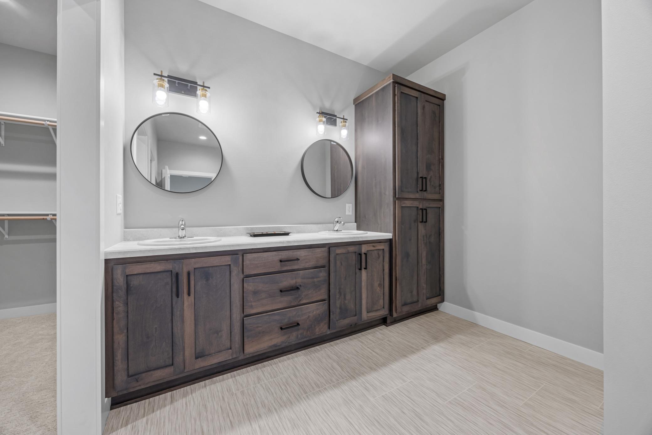 2024 single family home for sale at 106 Pine Drive in Hankinson, ND — 3 bed, 2 bath (photo 16 of 25)