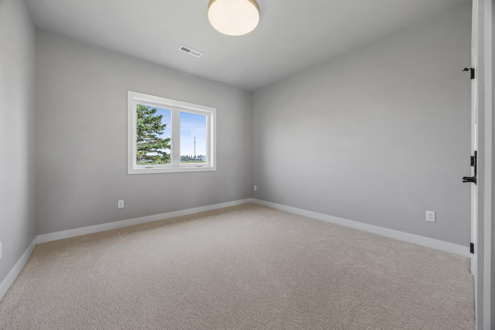 2024 single family home for sale at 106 Pine Drive in Hankinson, ND — 3 bed, 2 bath (photo 19 of 25)