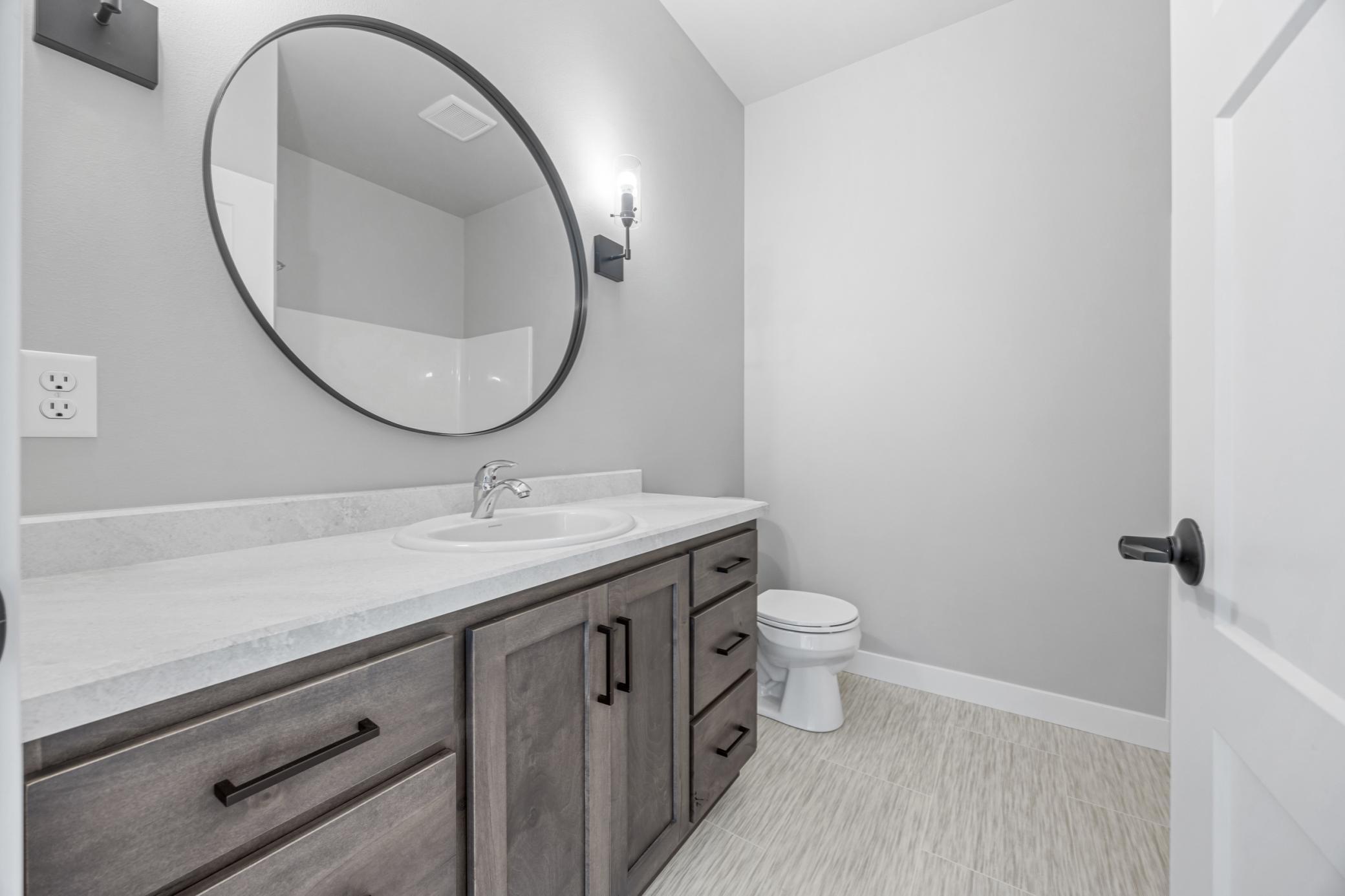 2024 single family home for sale at 106 Pine Drive in Hankinson, ND — 3 bed, 2 bath (photo 21 of 25)