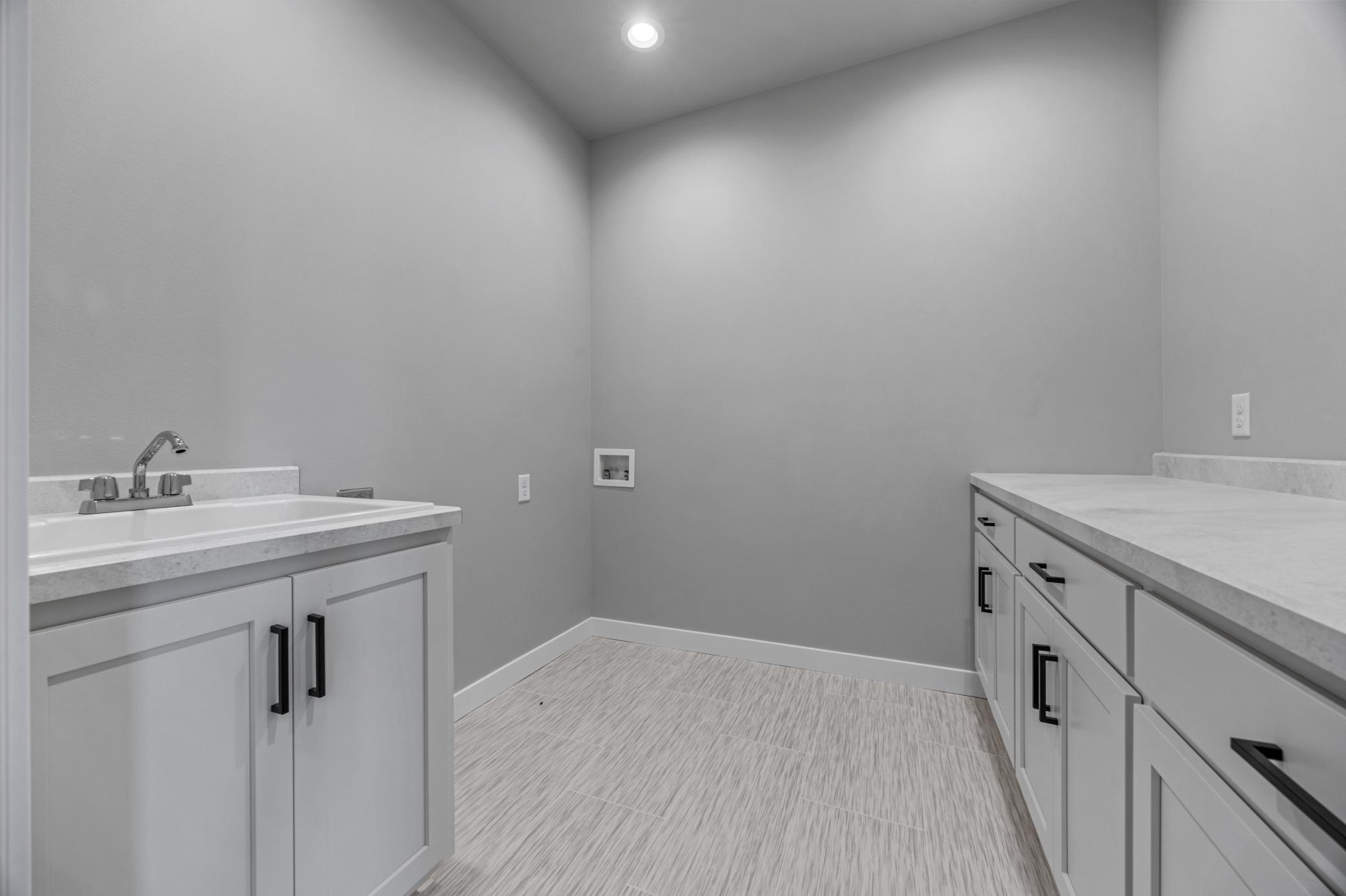 2024 single family home for sale at 106 Pine Drive in Hankinson, ND — 3 bed, 2 bath (photo 22 of 25)