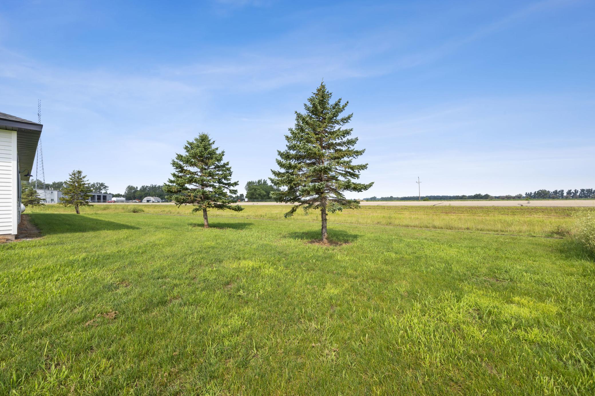 2024 single family home for sale at 106 Pine Drive in Hankinson, ND — 3 bed, 2 bath (photo 23 of 25)