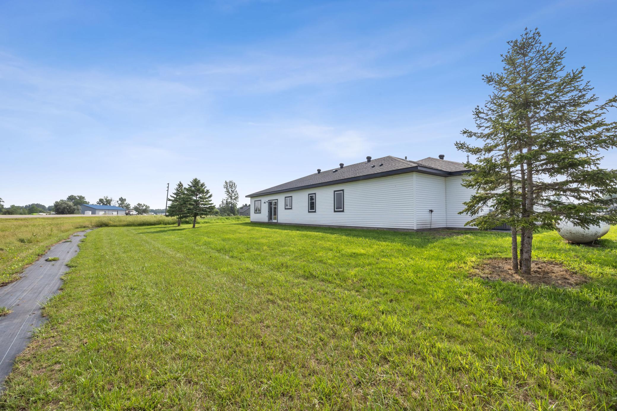 2024 single family home for sale at 106 Pine Drive in Hankinson, ND — 3 bed, 2 bath (photo 25 of 25)