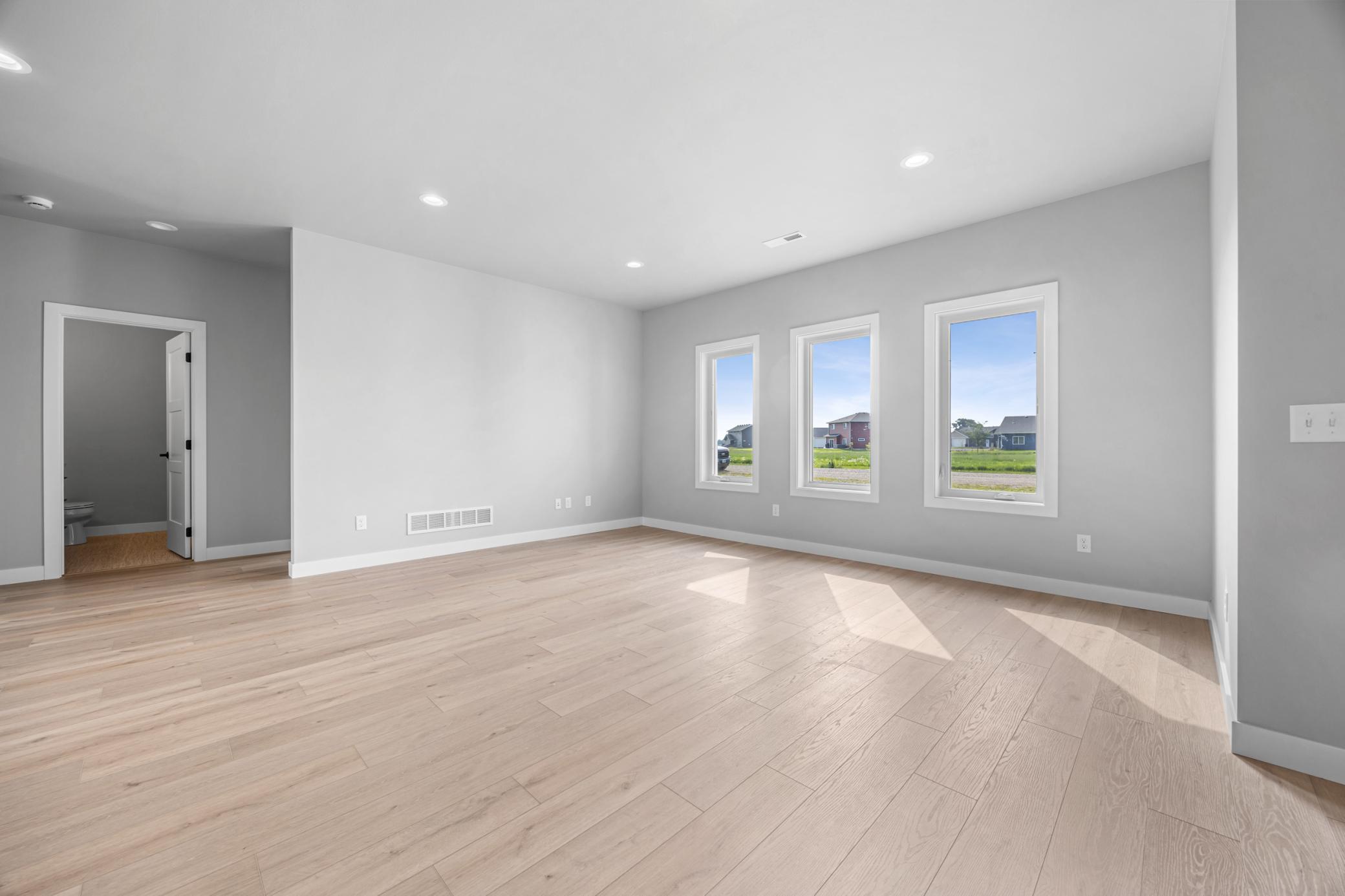 2024 single family home for sale at 106 Pine Drive in Hankinson, ND — 3 bed, 2 bath (photo 5 of 25)