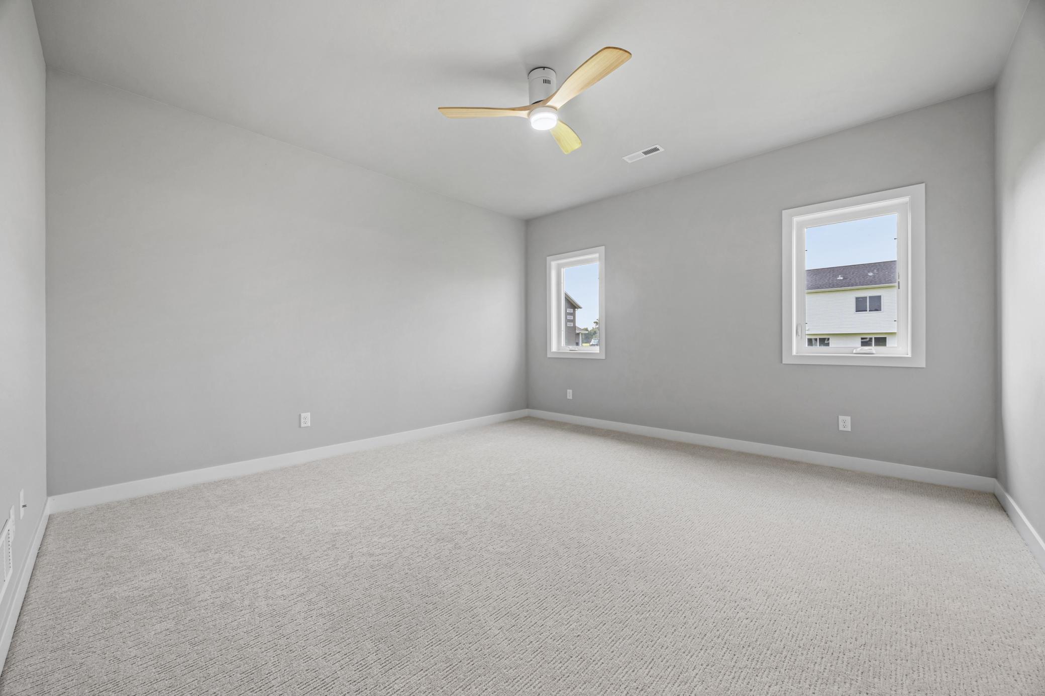 2024 single family home for sale at 301 Pine Drive in Hankinson, ND — 3 bed, 2 bath (photo 13 of 25)