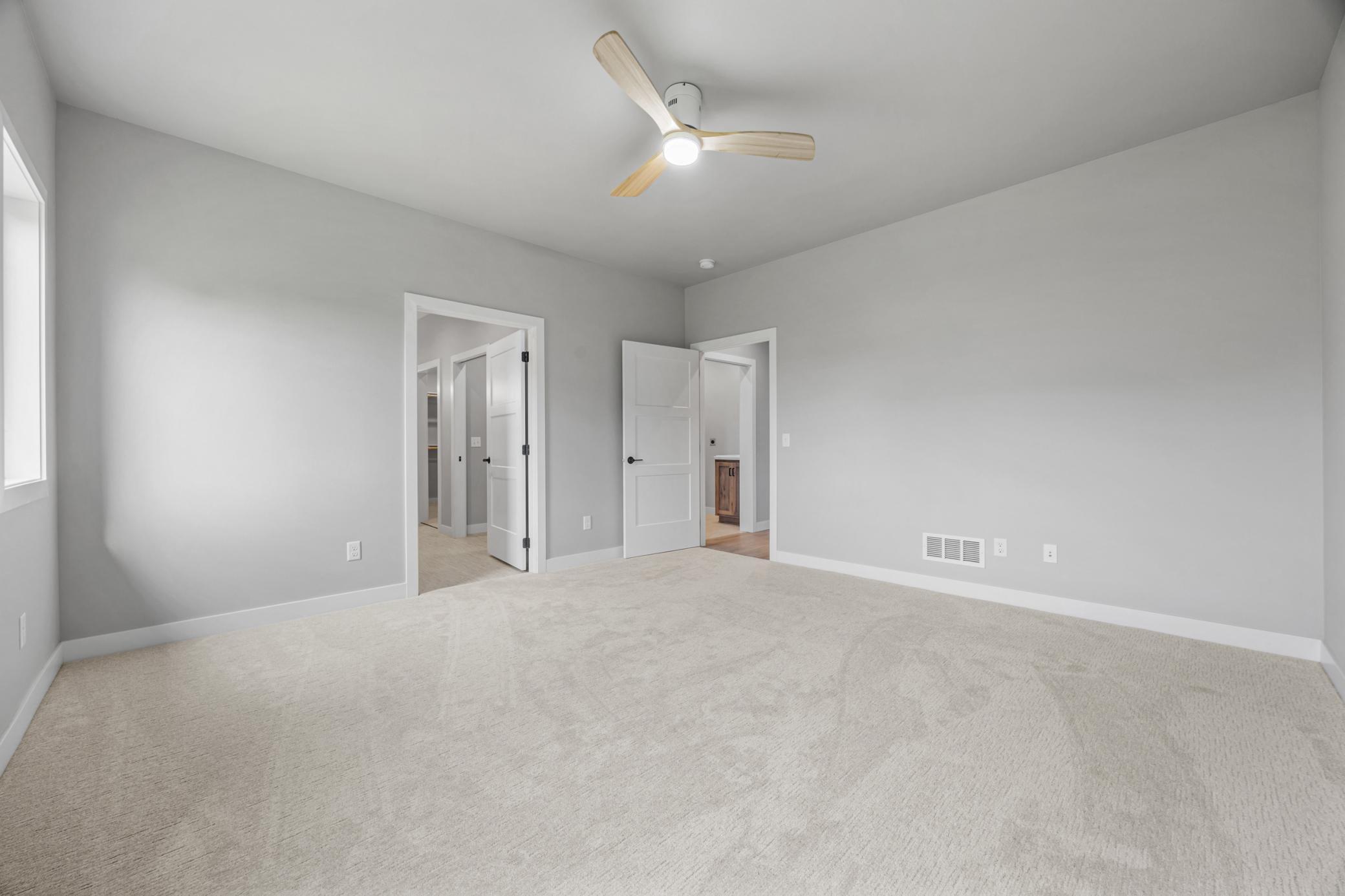 2024 single family home for sale at 301 Pine Drive in Hankinson, ND — 3 bed, 2 bath (photo 14 of 25)