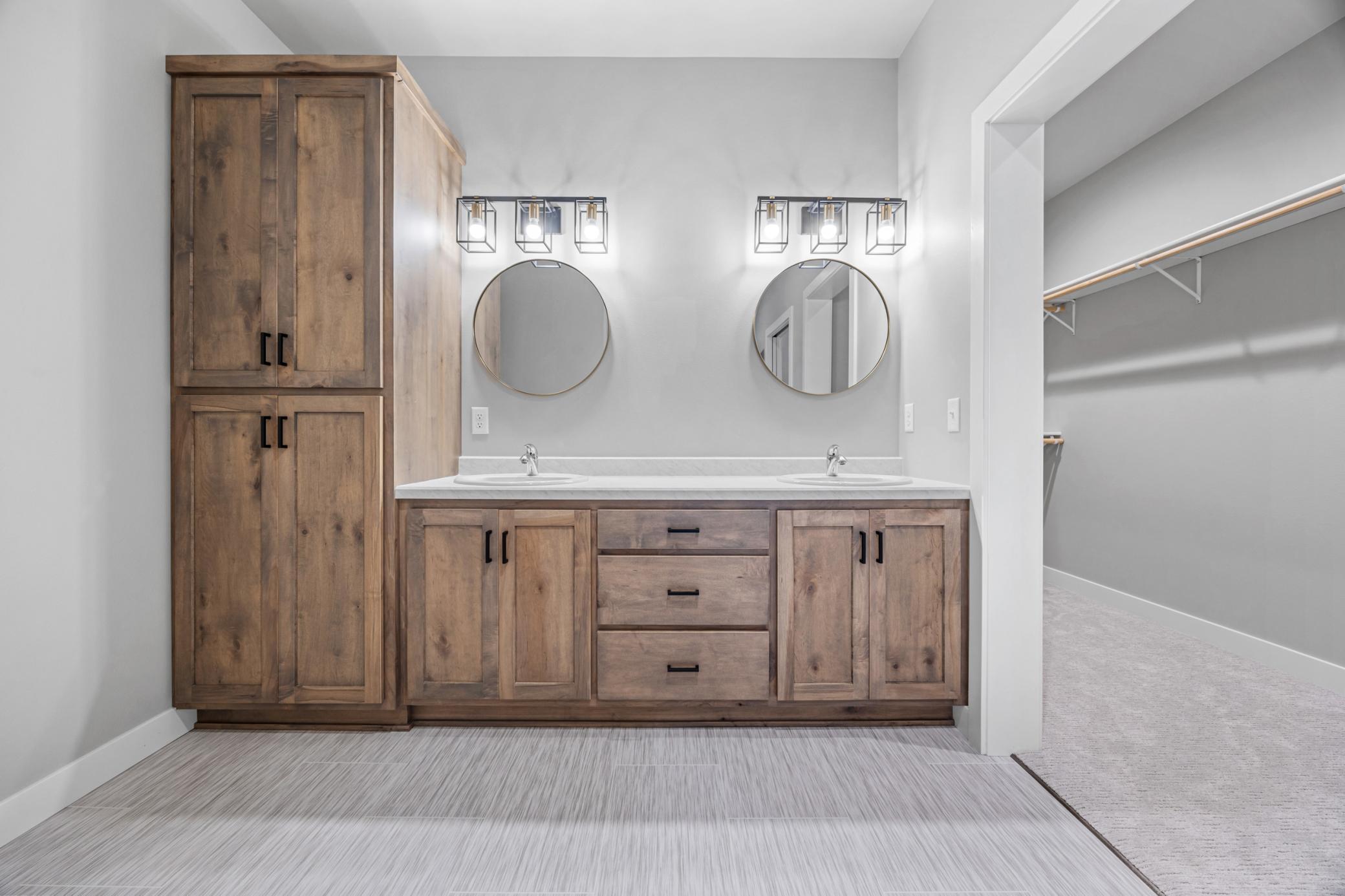 2024 single family home for sale at 301 Pine Drive in Hankinson, ND — 3 bed, 2 bath (photo 15 of 25)