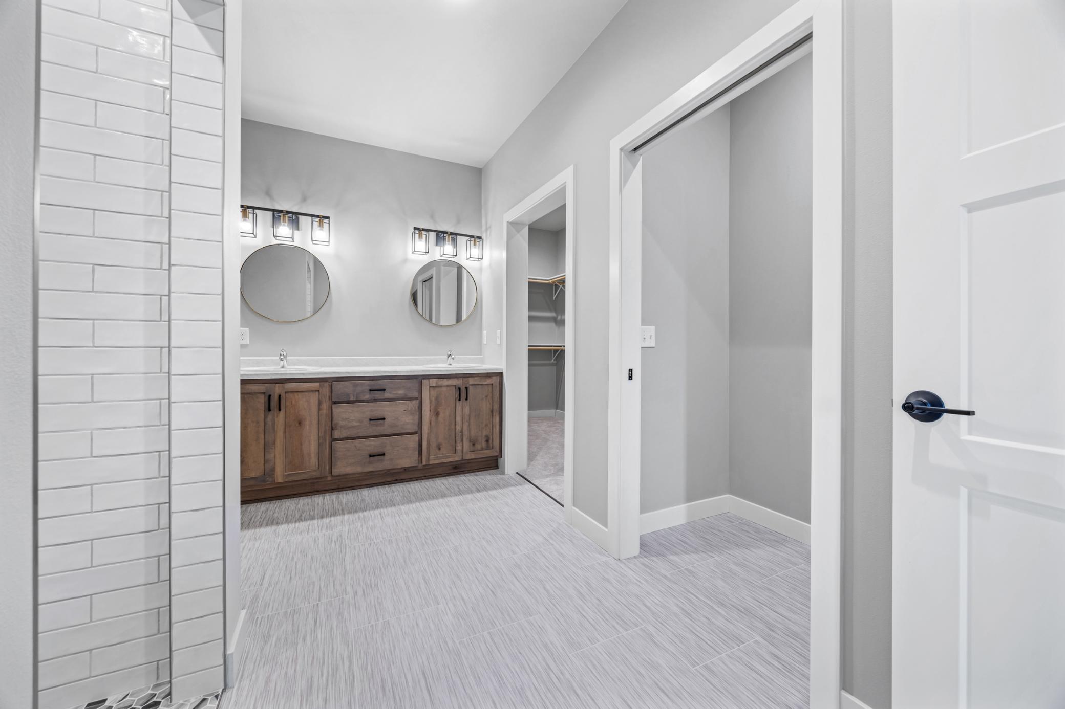2024 single family home for sale at 301 Pine Drive in Hankinson, ND — 3 bed, 2 bath (photo 18 of 25)