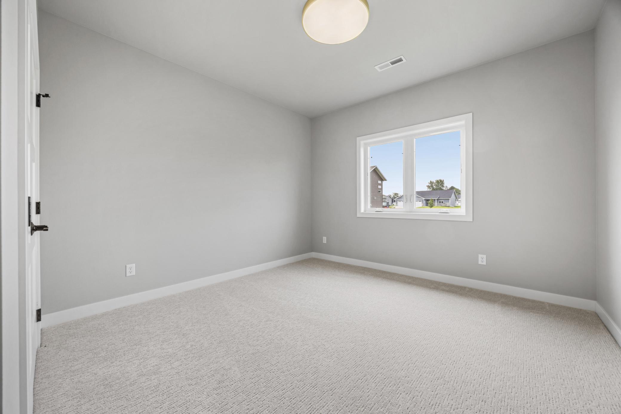 2024 single family home for sale at 301 Pine Drive in Hankinson, ND — 3 bed, 2 bath (photo 20 of 25)