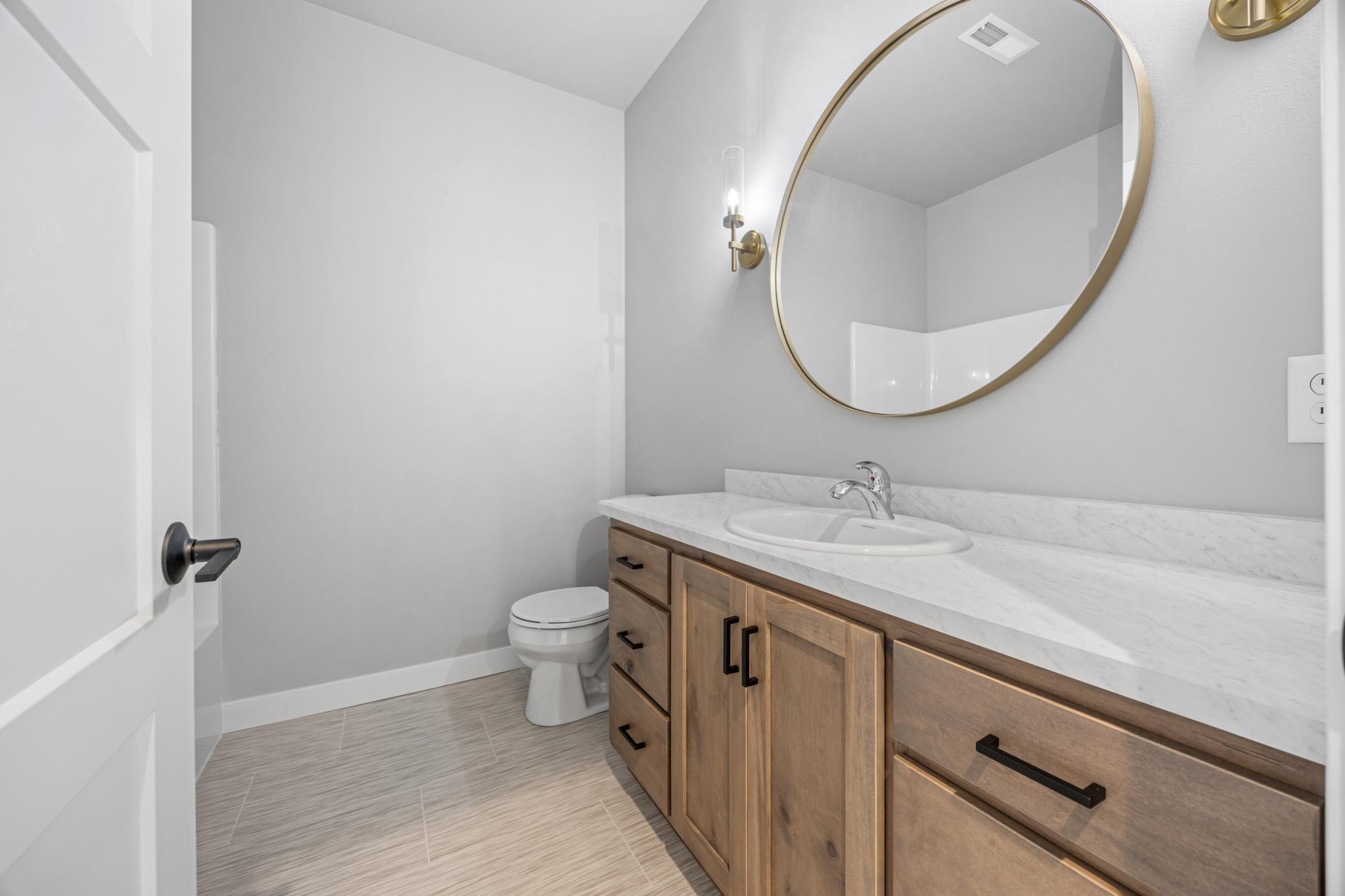 2024 single family home for sale at 301 Pine Drive in Hankinson, ND — 3 bed, 2 bath (photo 21 of 25)