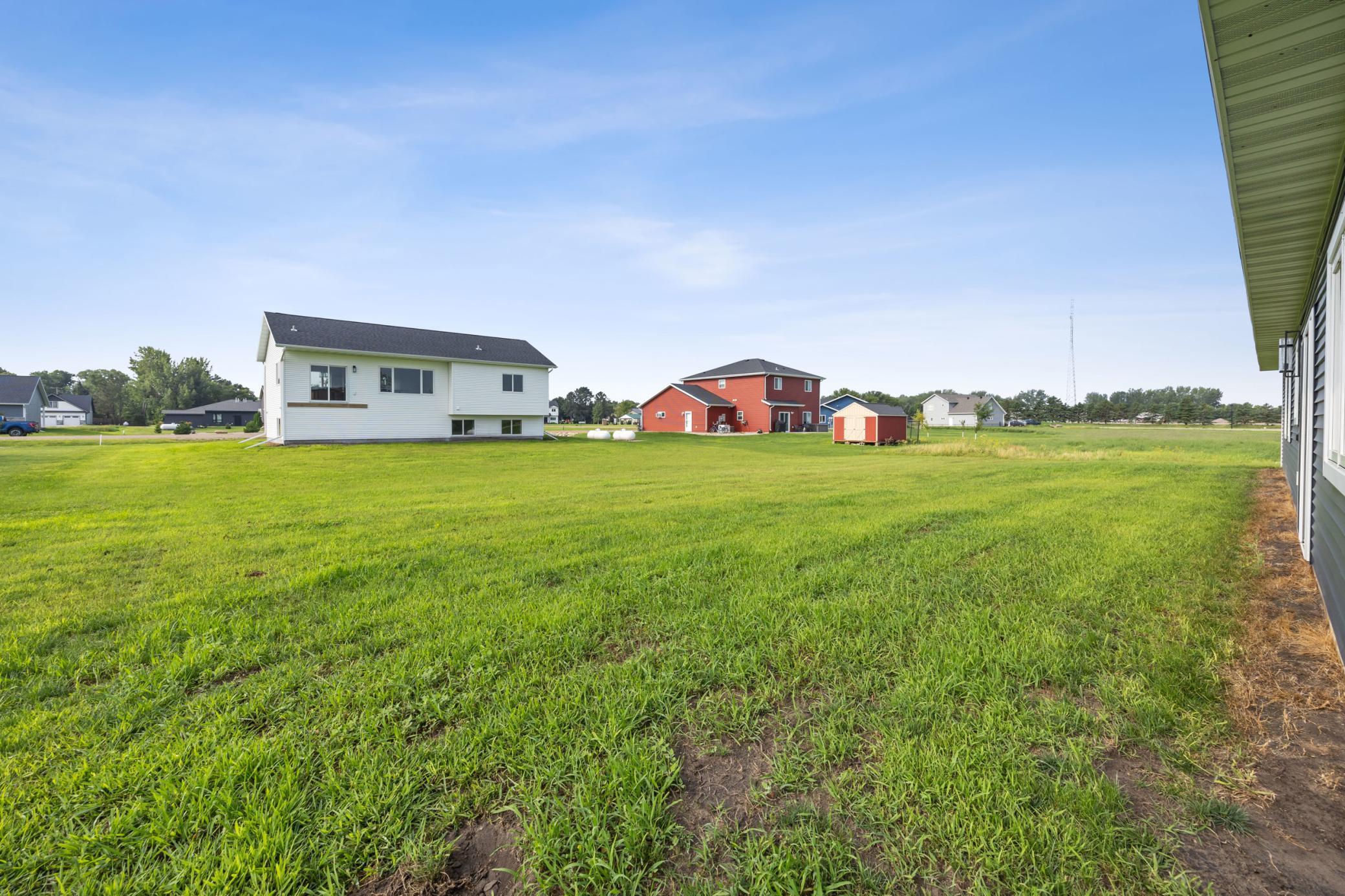 2024 single family home for sale at 301 Pine Drive in Hankinson, ND — 3 bed, 2 bath (photo 23 of 25)
