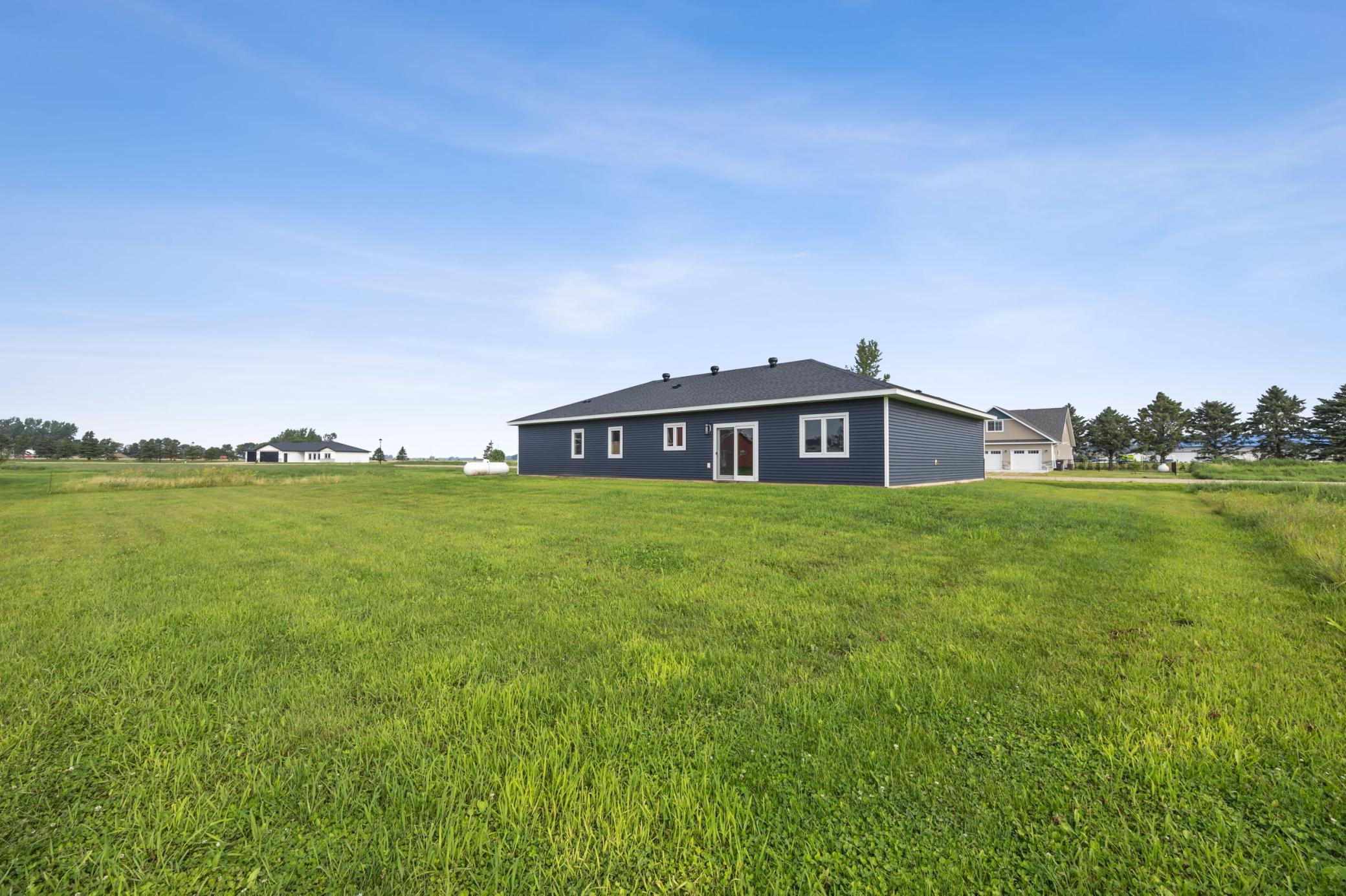 2024 single family home for sale at 301 Pine Drive in Hankinson, ND — 3 bed, 2 bath (photo 24 of 25)