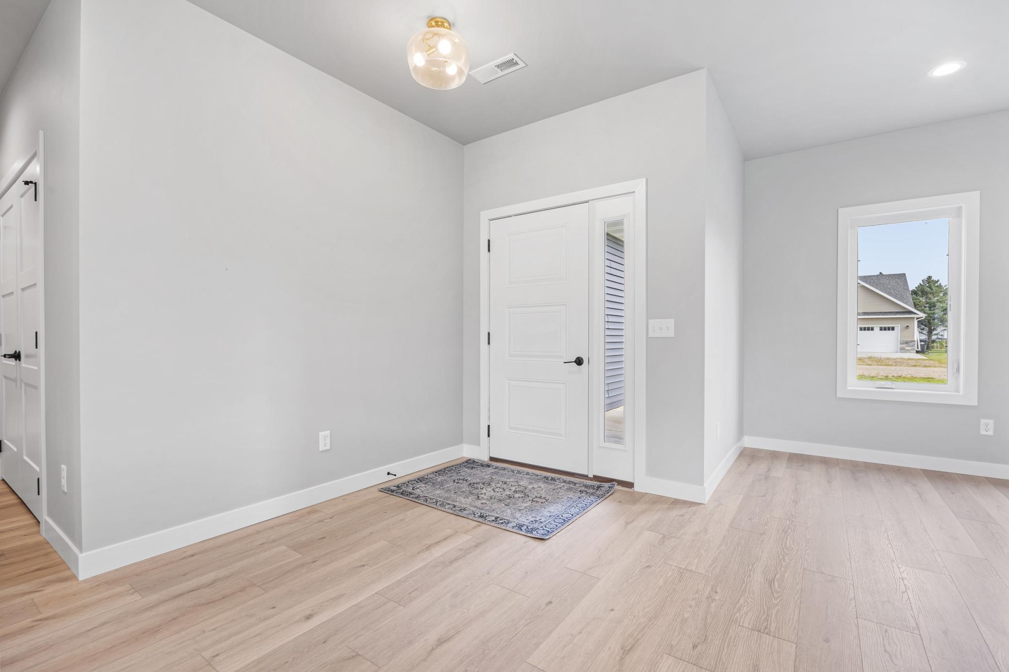 2024 single family home for sale at 301 Pine Drive in Hankinson, ND — 3 bed, 2 bath (photo 4 of 25)