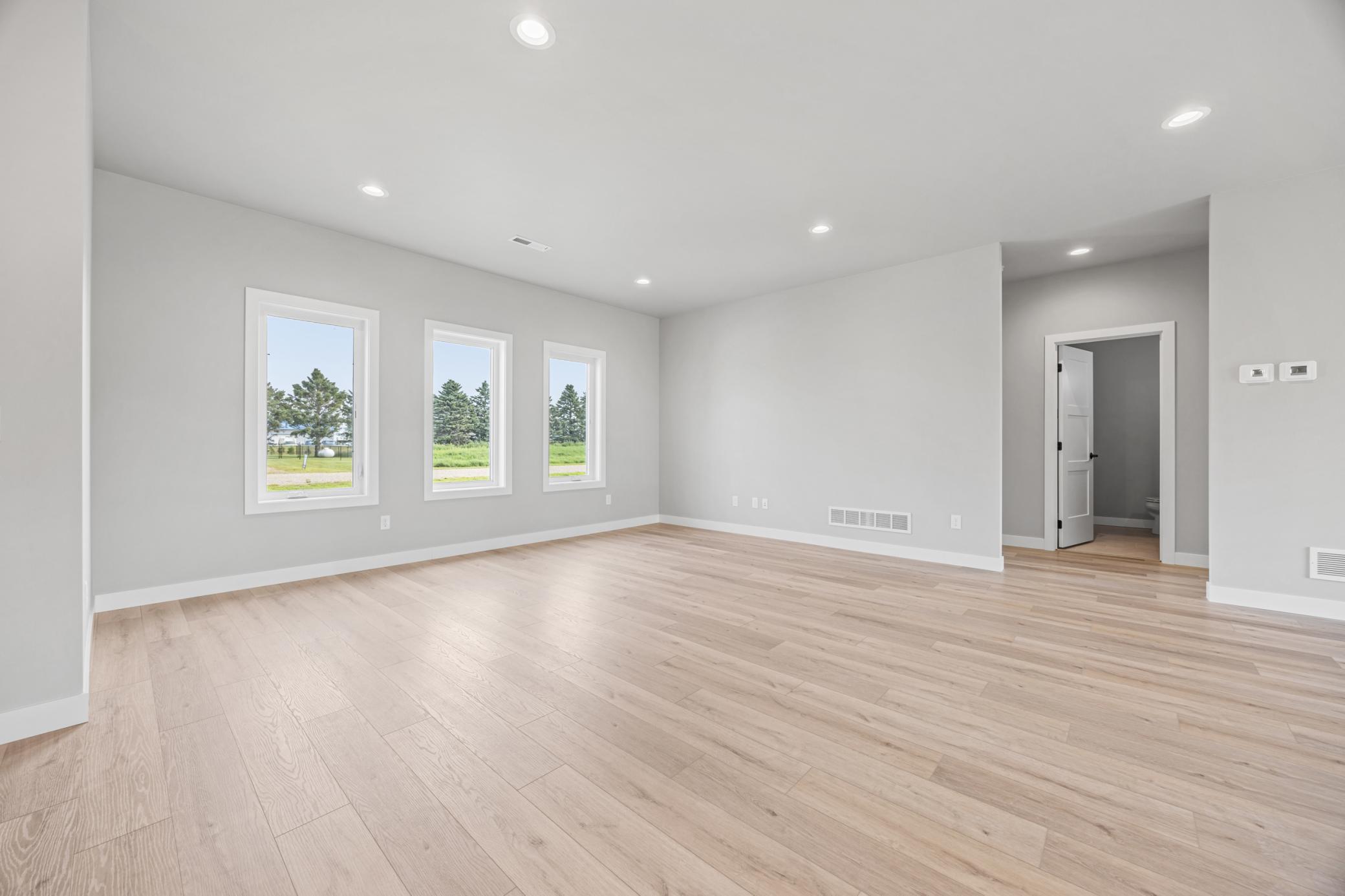 2024 single family home for sale at 301 Pine Drive in Hankinson, ND — 3 bed, 2 bath (photo 5 of 25)