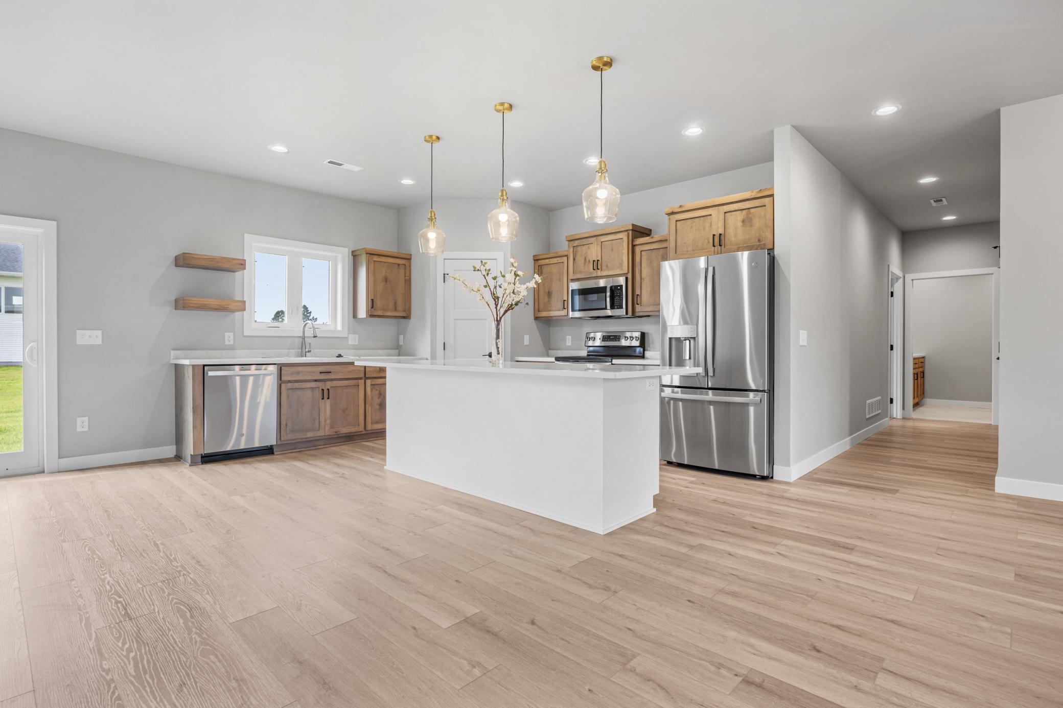 2024 single family home for sale at 301 Pine Drive in Hankinson, ND — 3 bed, 2 bath (photo 7 of 25)