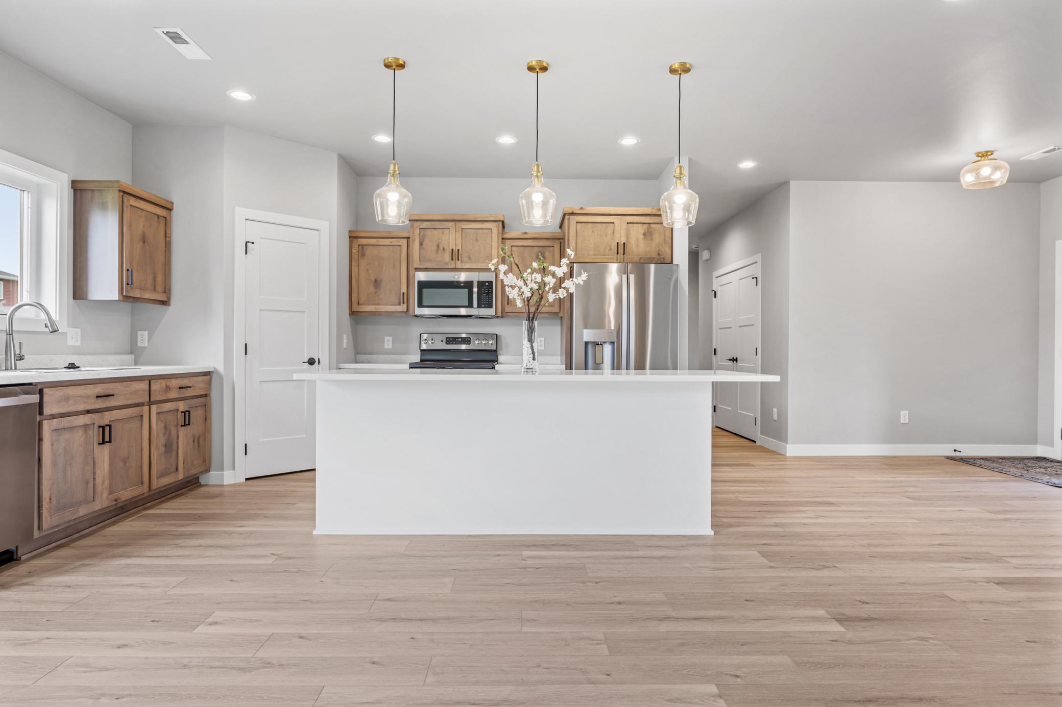 2024 single family home for sale at 301 Pine Drive in Hankinson, ND — 3 bed, 2 bath (photo 8 of 25)