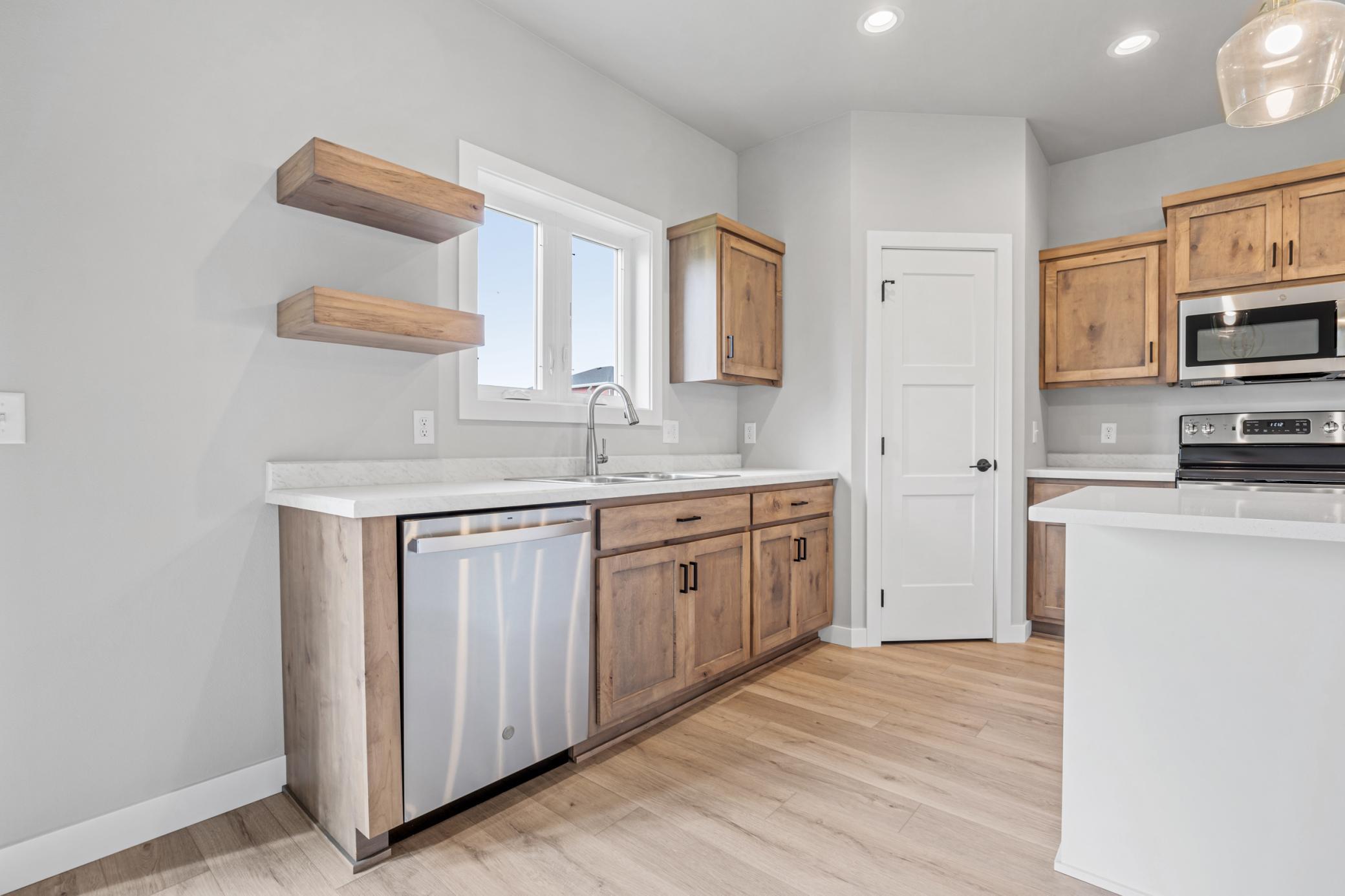 2024 single family home for sale at 301 Pine Drive in Hankinson, ND — 3 bed, 2 bath (photo 9 of 25)