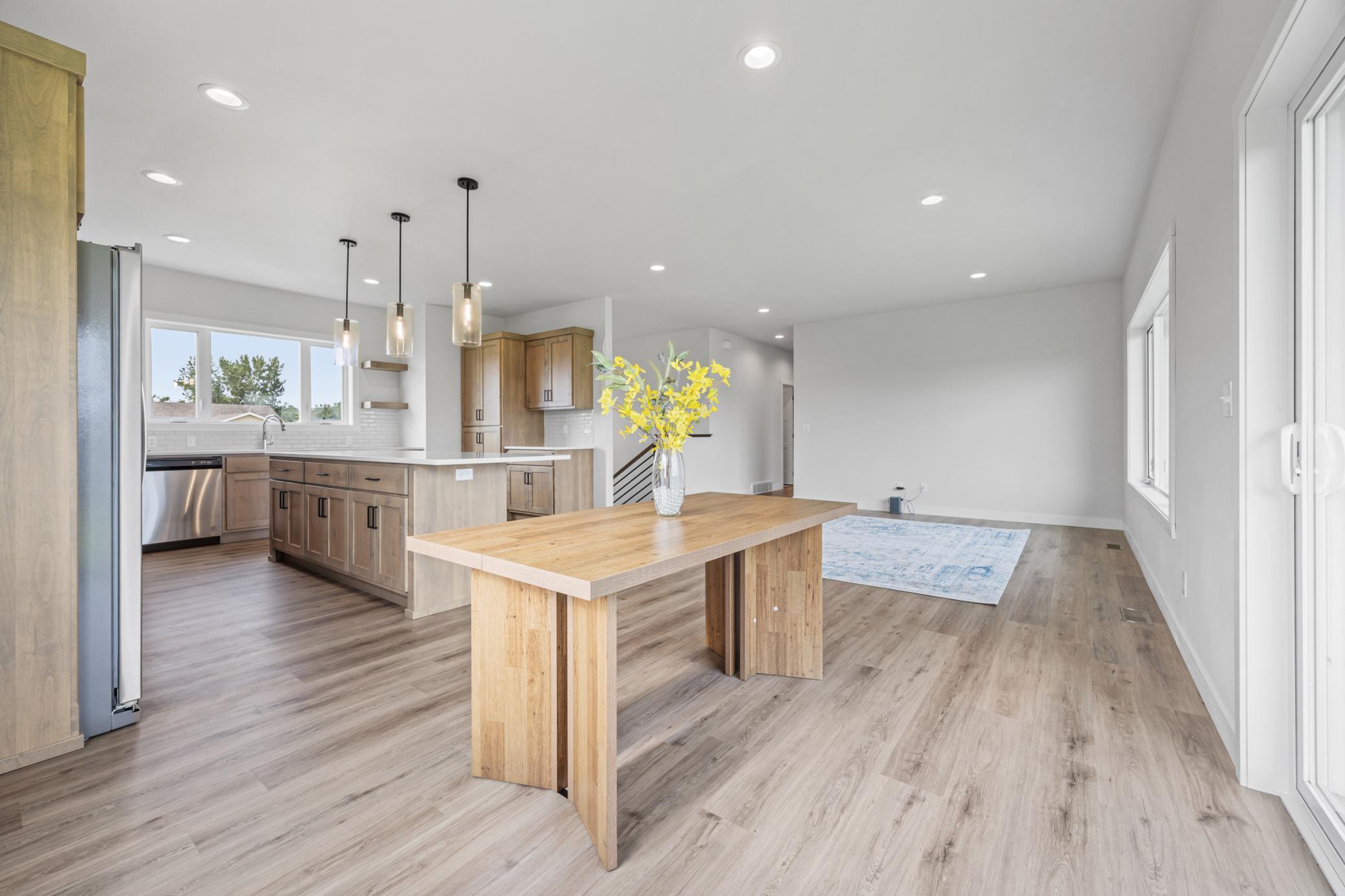 2023 single family home for sale at 300 Prairie Drive N in Hankinson, ND — 4 bed, 3 bath (photo 11 of 26)