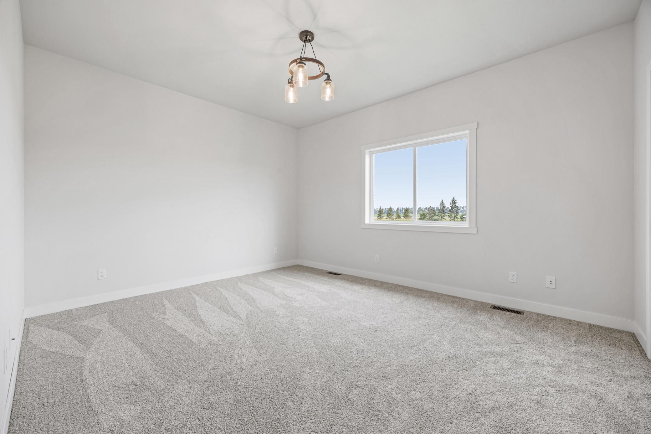 2023 single family home for sale at 300 Prairie Drive N in Hankinson, ND — 4 bed, 3 bath (photo 12 of 26)