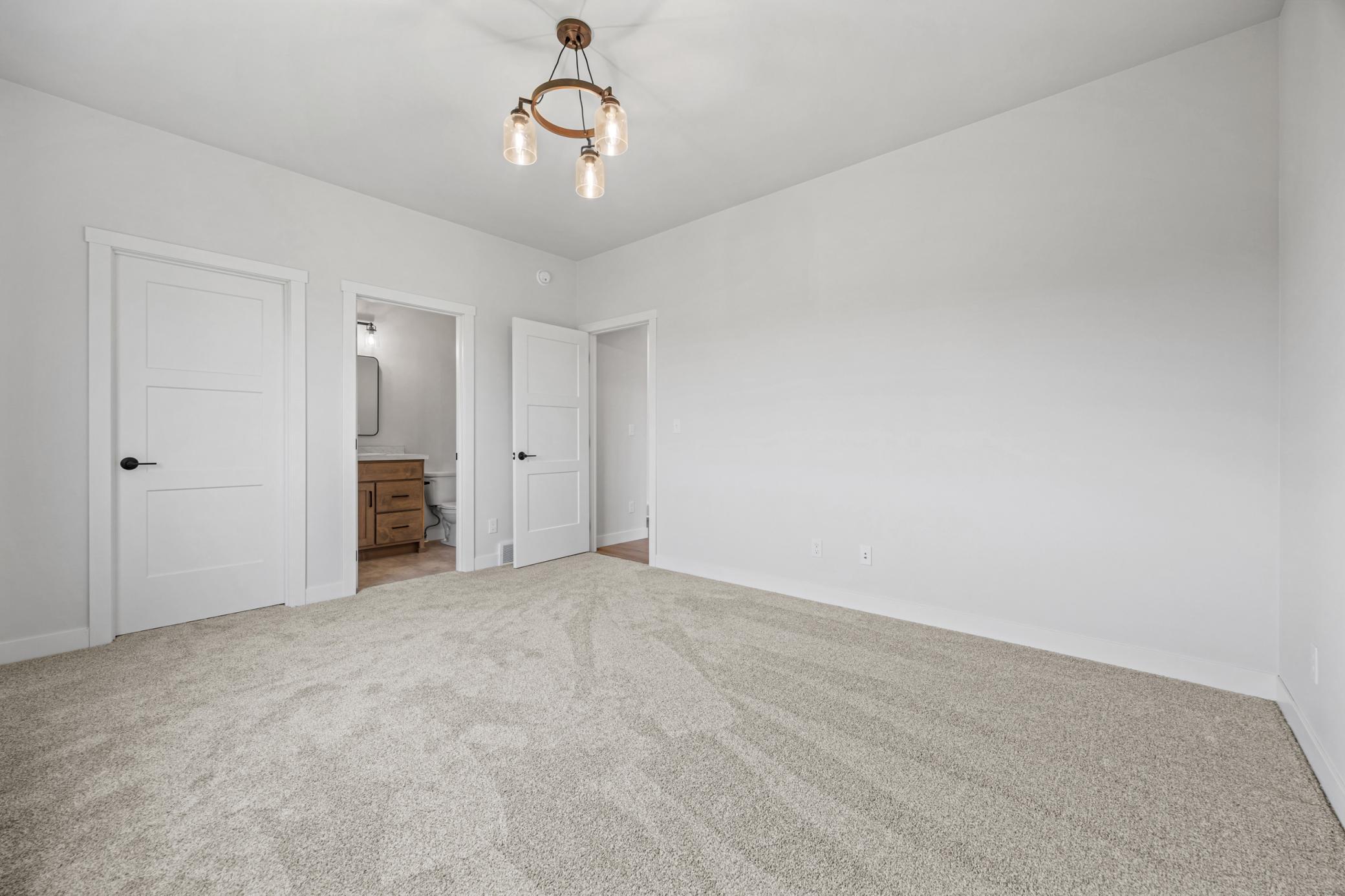 2023 single family home for sale at 300 Prairie Drive N in Hankinson, ND — 4 bed, 3 bath (photo 13 of 26)