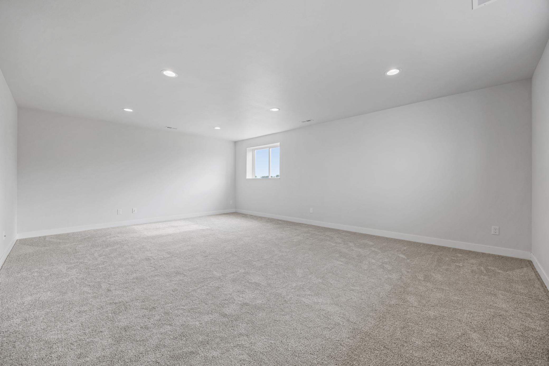 2023 single family home for sale at 300 Prairie Drive N in Hankinson, ND — 4 bed, 3 bath (photo 18 of 26)