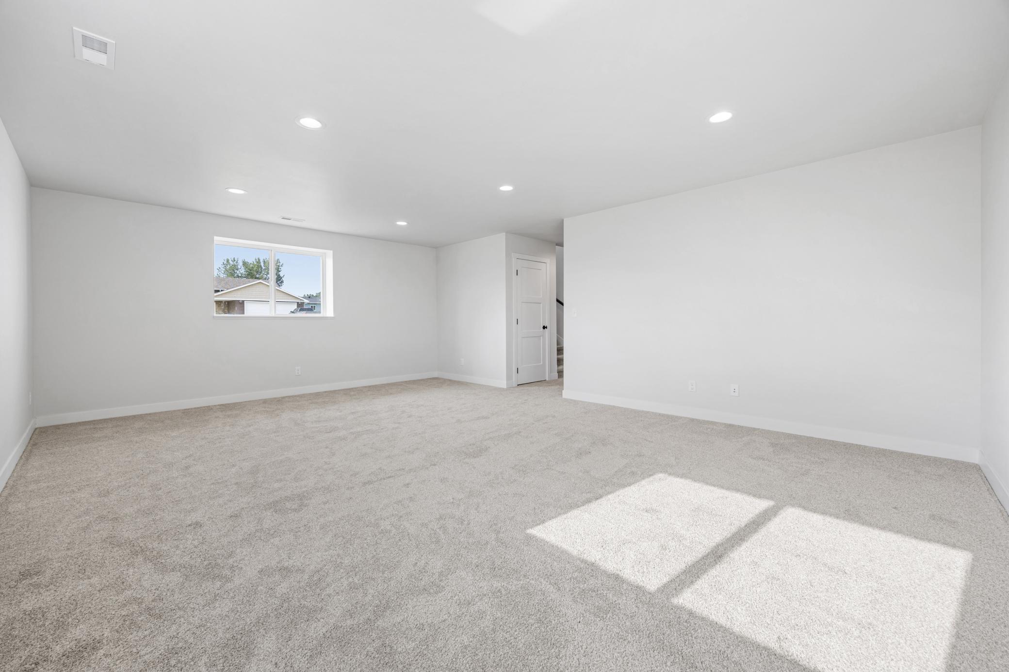 2023 single family home for sale at 300 Prairie Drive N in Hankinson, ND — 4 bed, 3 bath (photo 19 of 26)