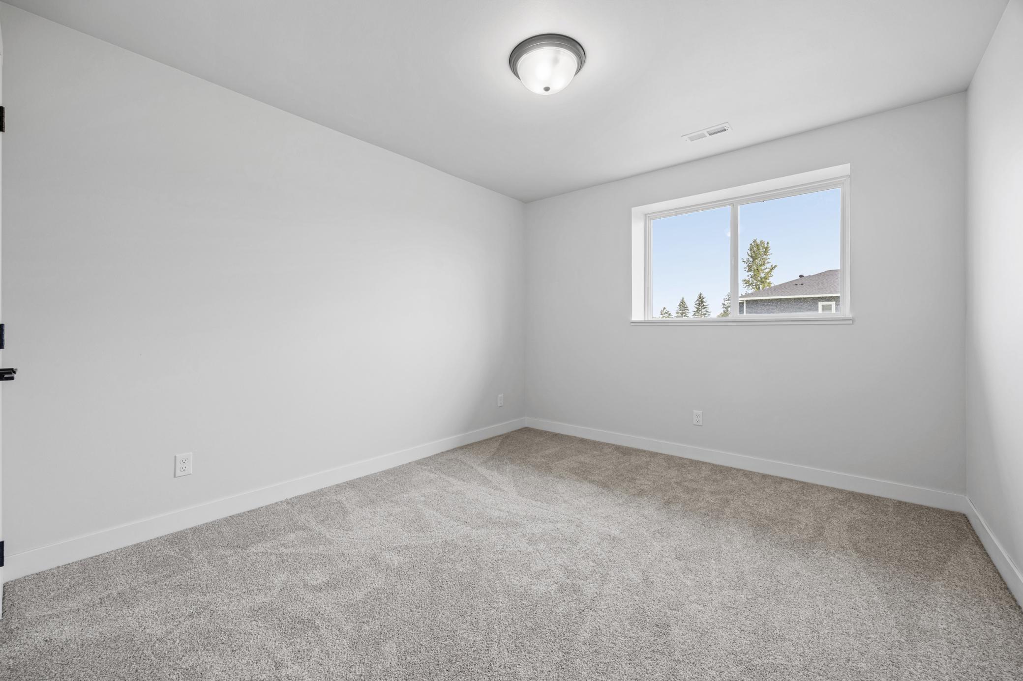 2023 single family home for sale at 300 Prairie Drive N in Hankinson, ND — 4 bed, 3 bath (photo 20 of 26)