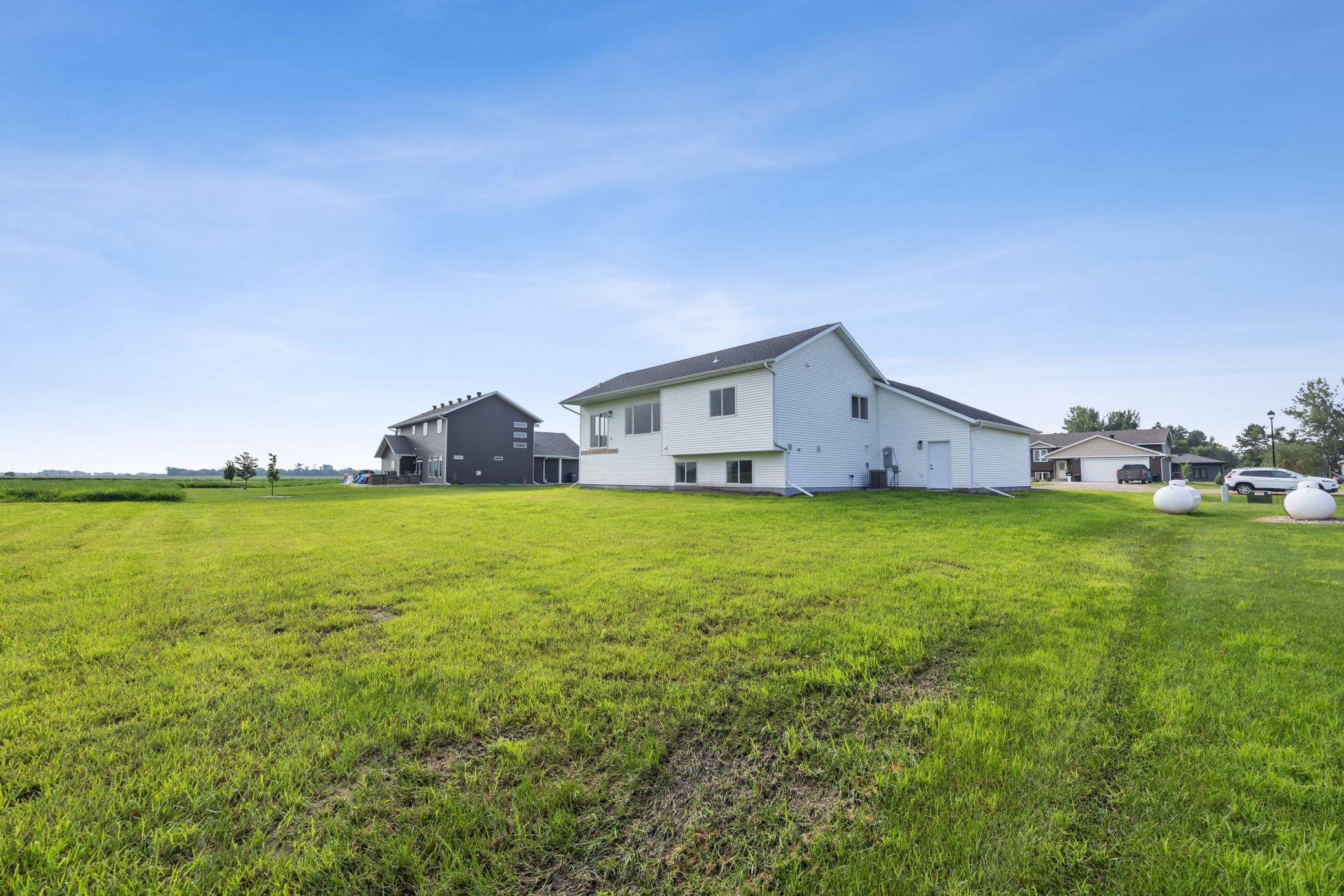2023 single family home for sale at 300 Prairie Drive N in Hankinson, ND — 4 bed, 3 bath (photo 26 of 26)