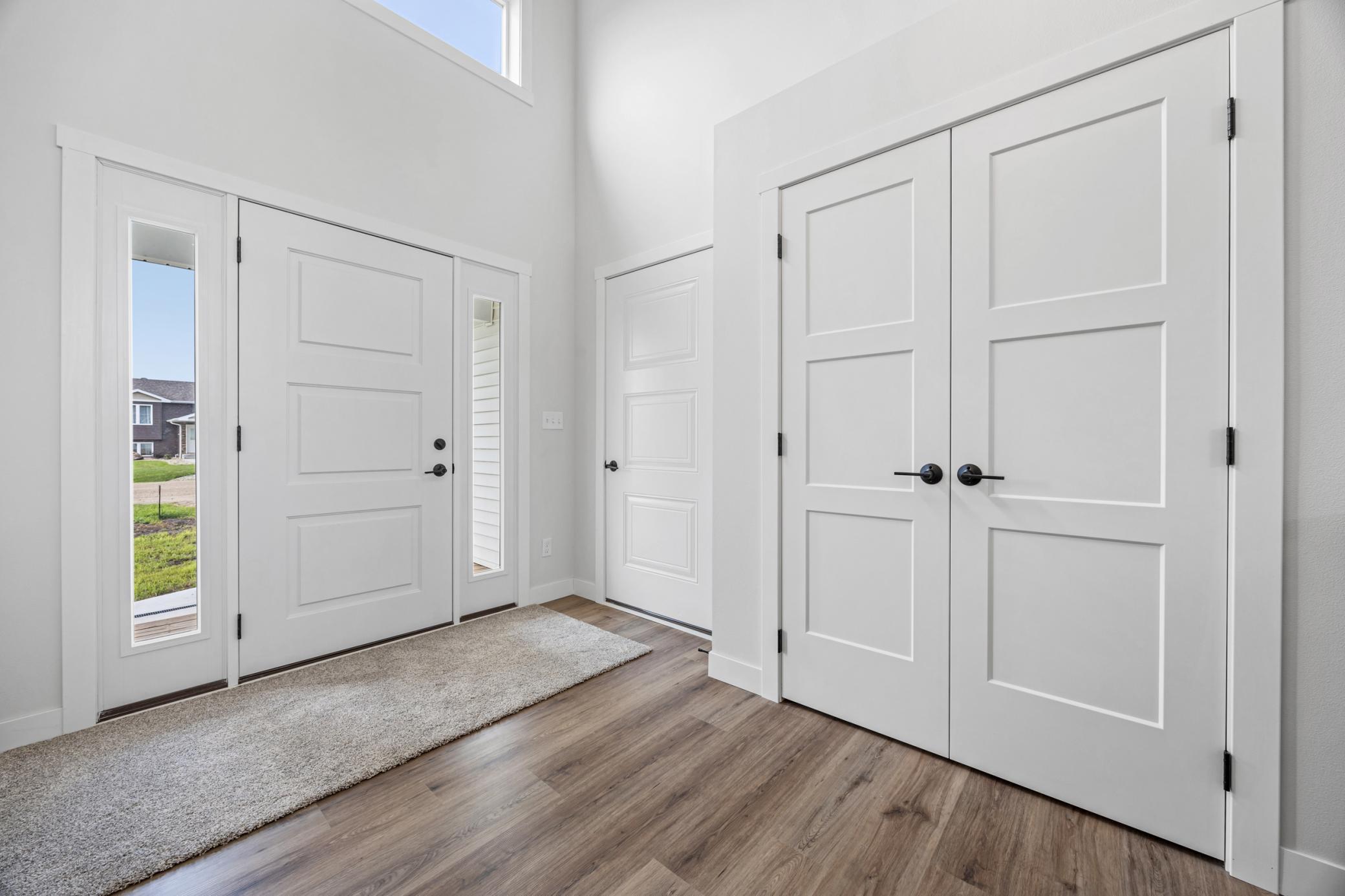 2023 single family home for sale at 300 Prairie Drive N in Hankinson, ND — 4 bed, 3 bath (photo 4 of 26)