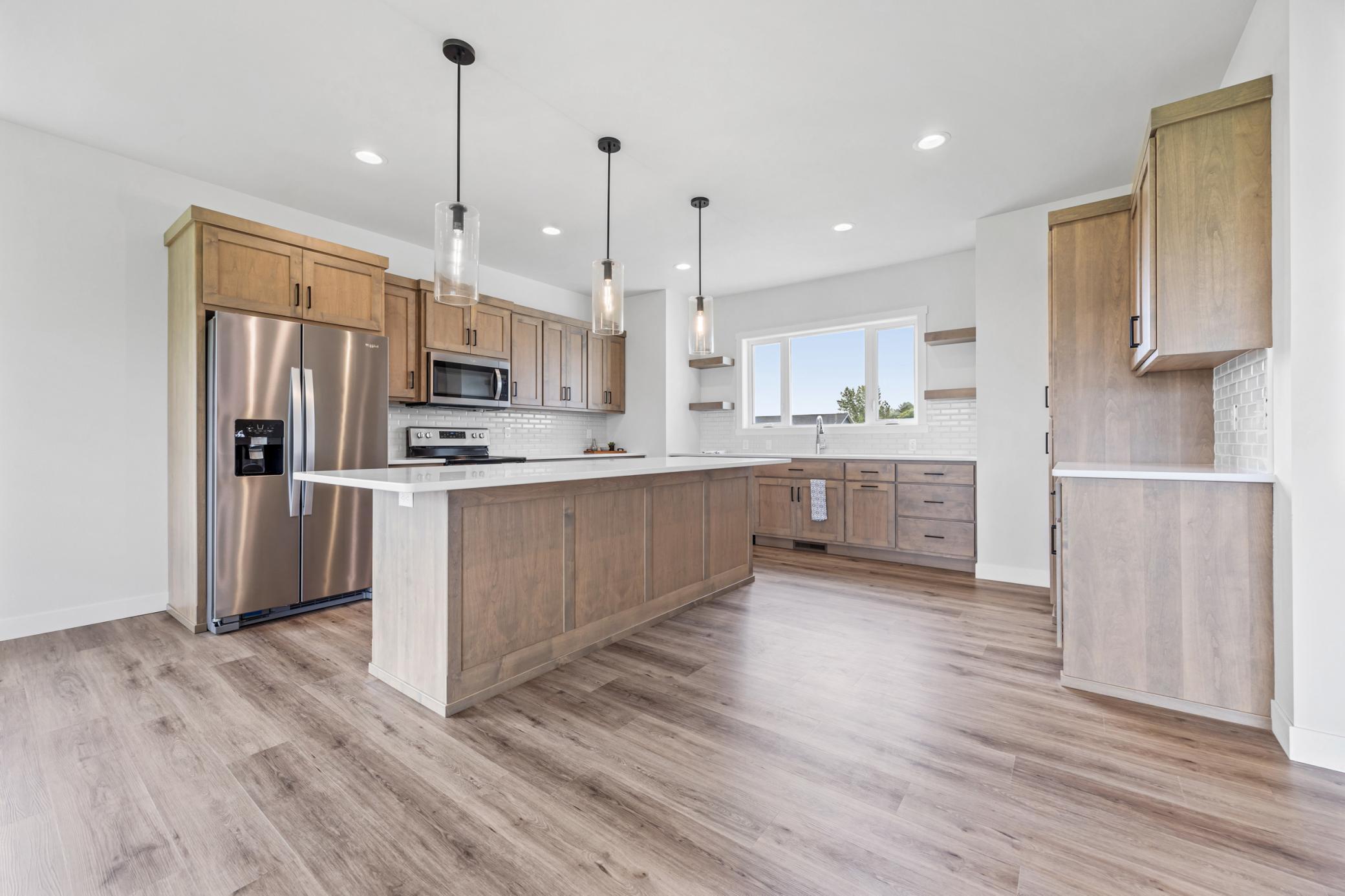 2023 single family home for sale at 300 Prairie Drive N in Hankinson, ND — 4 bed, 3 bath (photo 7 of 26)