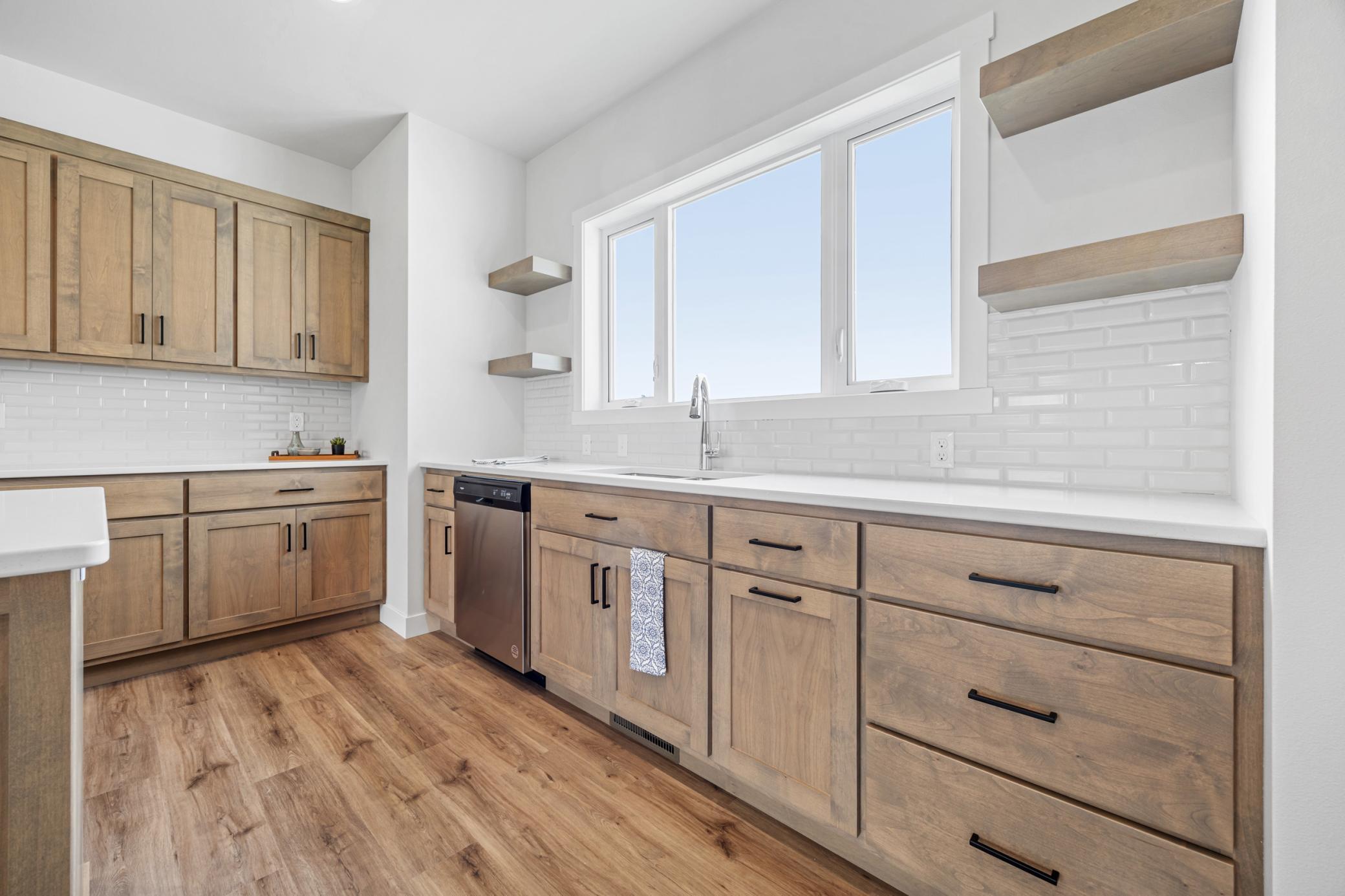 2023 single family home for sale at 300 Prairie Drive N in Hankinson, ND — 4 bed, 3 bath (photo 8 of 26)