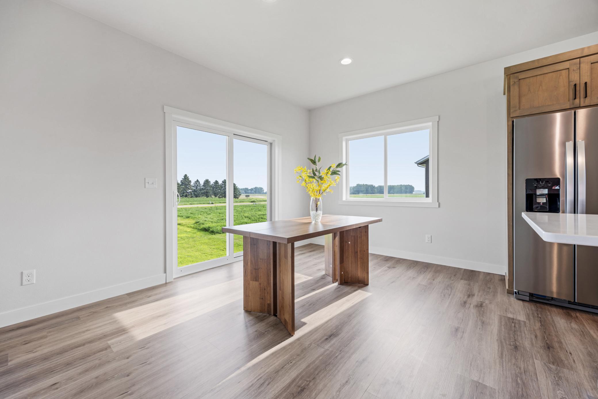 2023 single family home for sale at 300 Prairie Drive N in Hankinson, ND — 4 bed, 3 bath (photo 10 of 26)