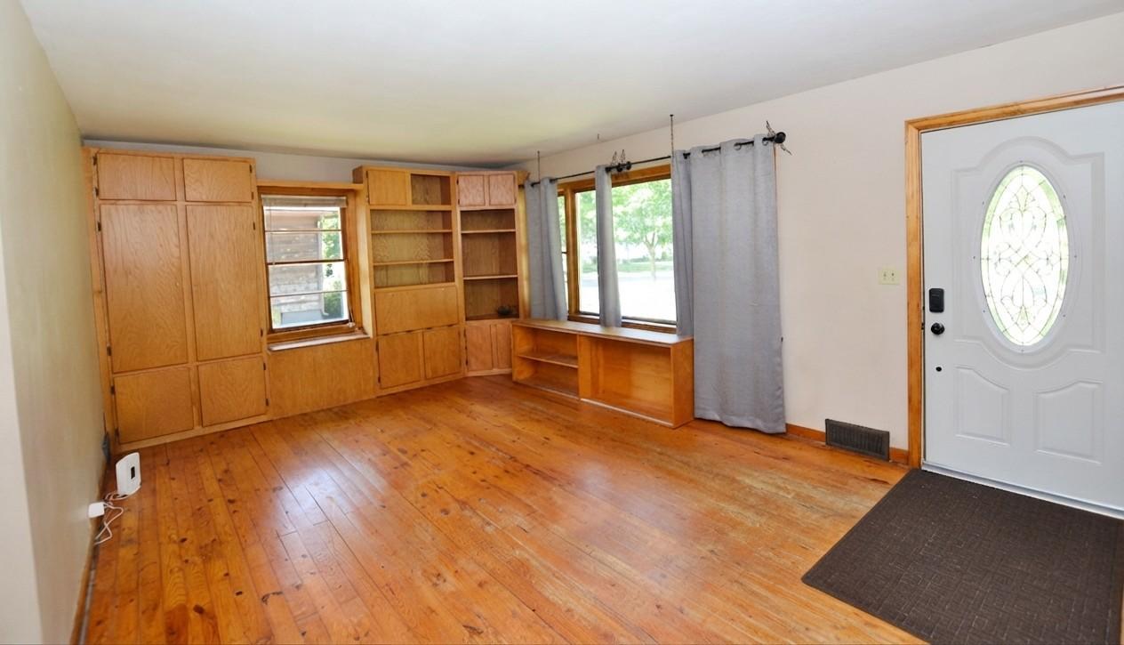 1957 single family home for sale at 806 5th Street NE in Staples, MN — 3 bed, 2 bath (photo 2 of 28)