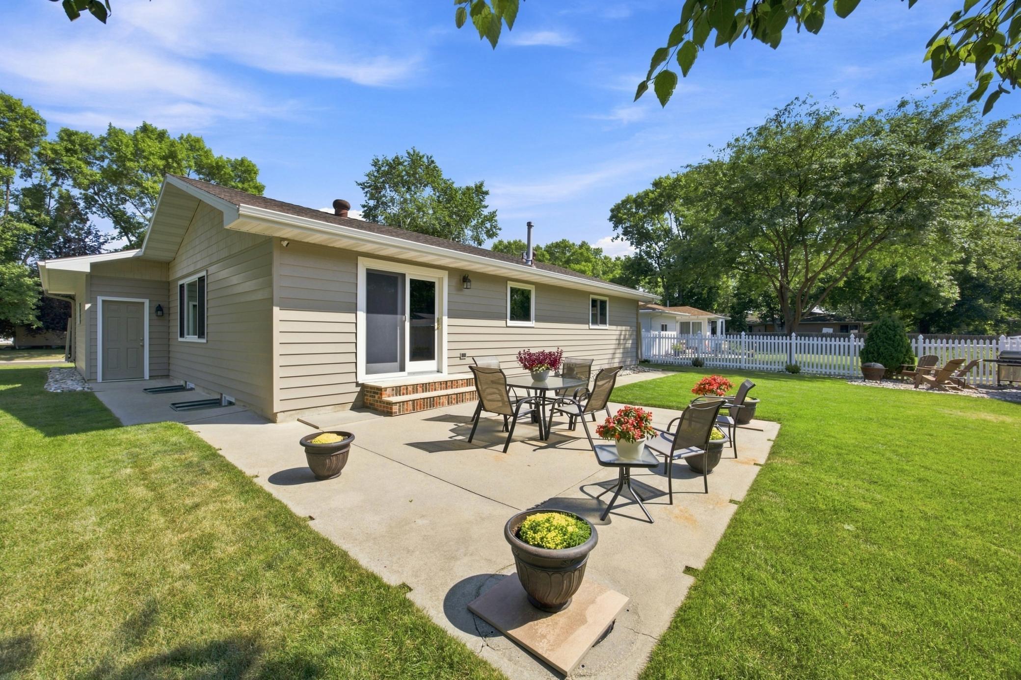 1514 22nd Avenue S, Fargo ND 58103 - Photo 4 of 55