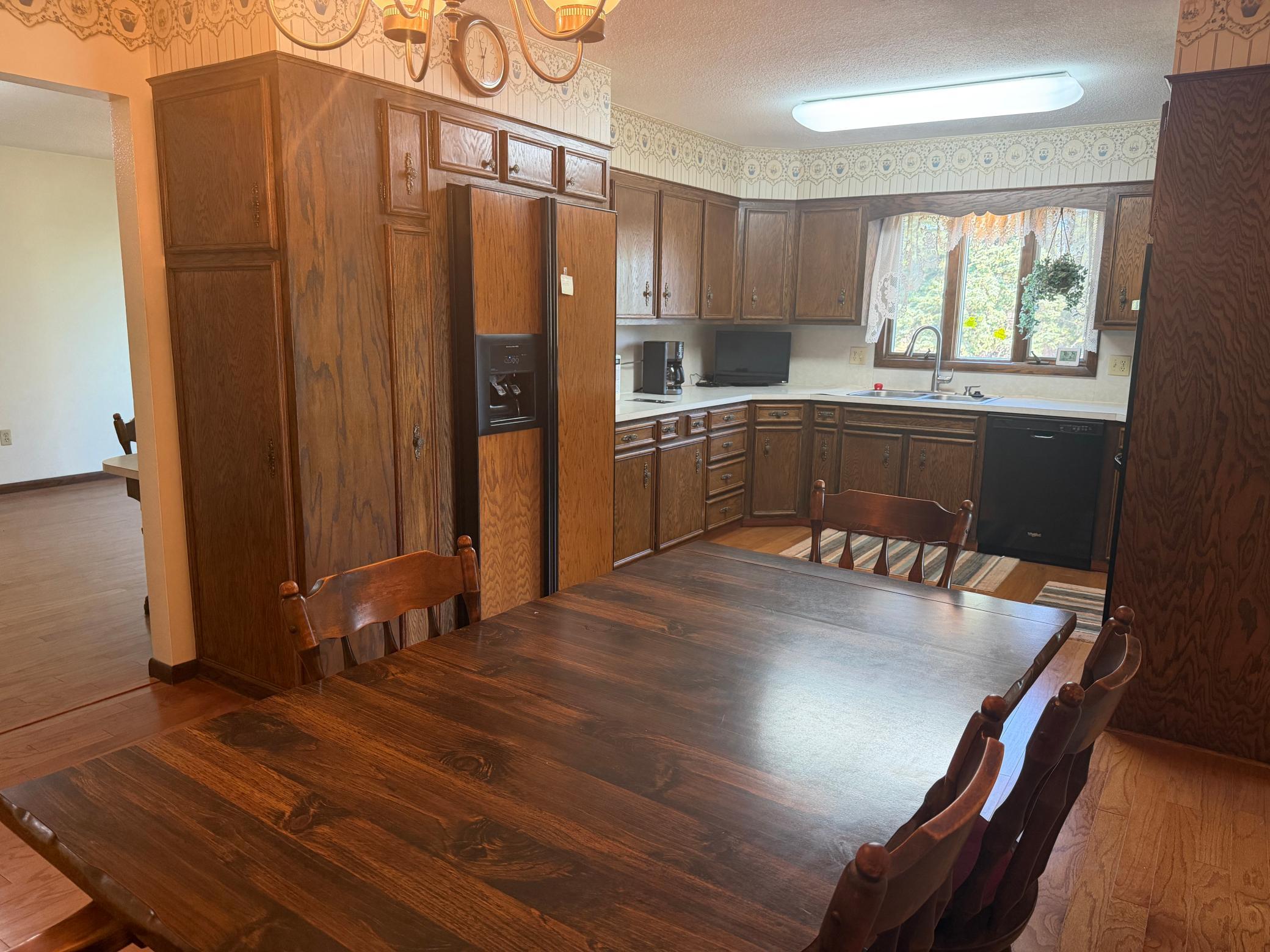 1973 single family home for sale at 201 Prospect Street in Lisbon, ND — 5 bed, 3 bath (photo 4 of 64)