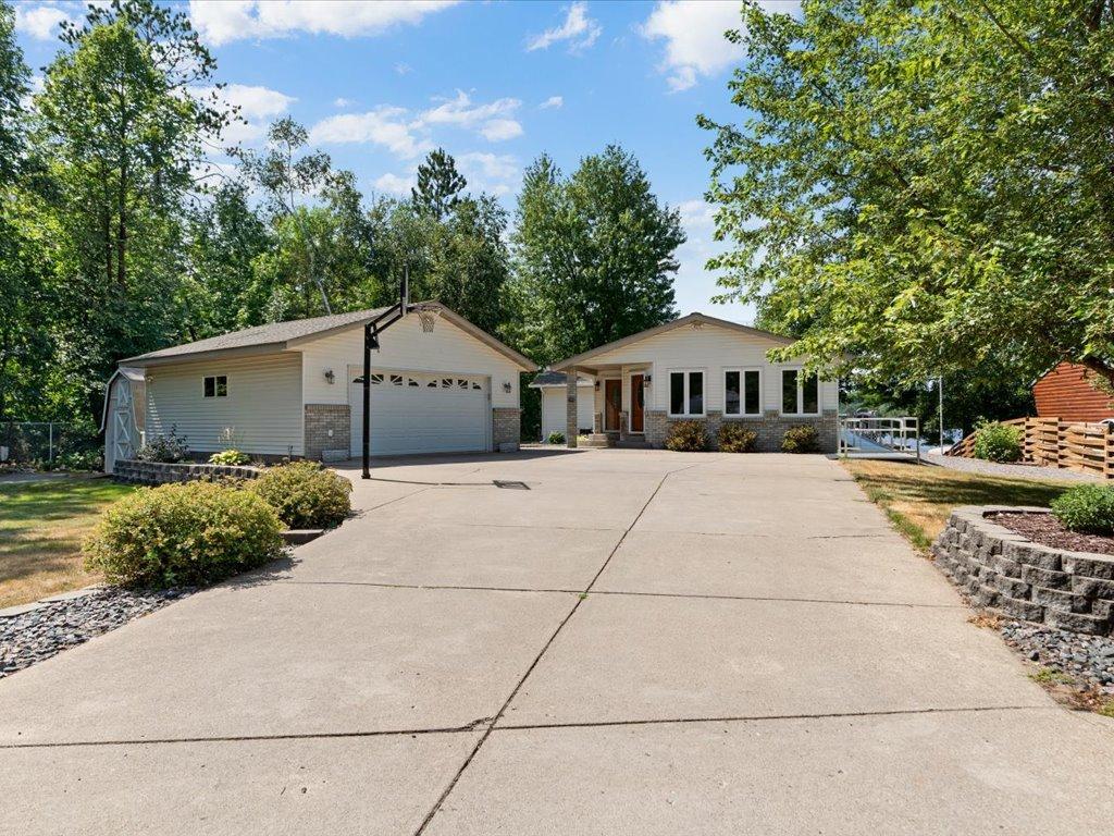 1966 single family home for sale at 15809 Pine Shores Road in Brainerd, MN — 3 bed, 3 bath (photo 2 of 29)