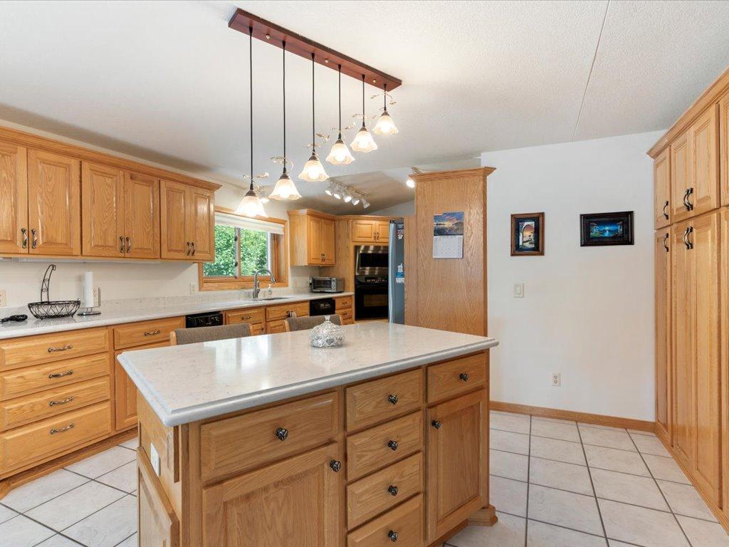 1966 single family home for sale at 15809 Pine Shores Road in Brainerd, MN — 3 bed, 3 bath (photo 3 of 29)
