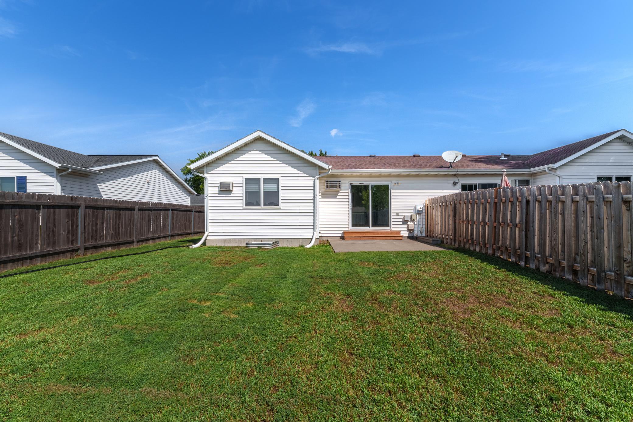 1995 twin home for sale at 2017 32nd Avenue S in Fargo, ND — 3 bed, 2 bath (photo 2 of 21)