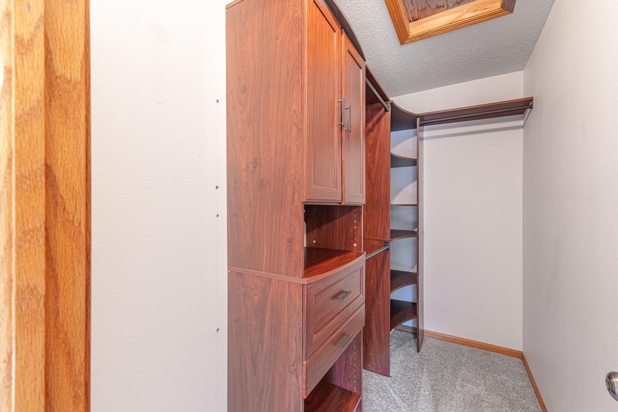 1995 twin home for sale at 2017 32nd Avenue S in Fargo, ND — 3 bed, 2 bath (photo 11 of 21)