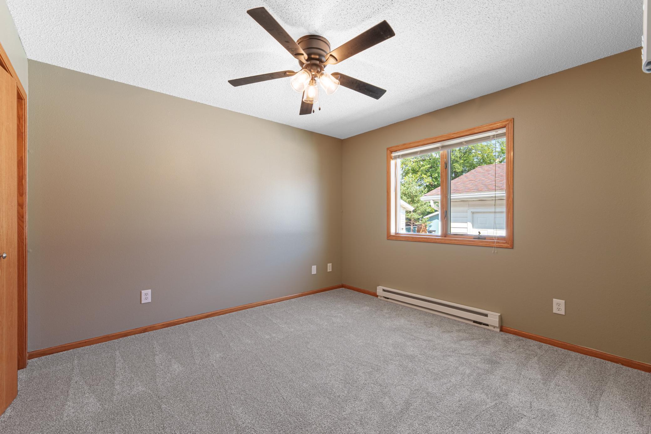 1995 twin home for sale at 2017 32nd Avenue S in Fargo, ND — 3 bed, 2 bath (photo 13 of 21)