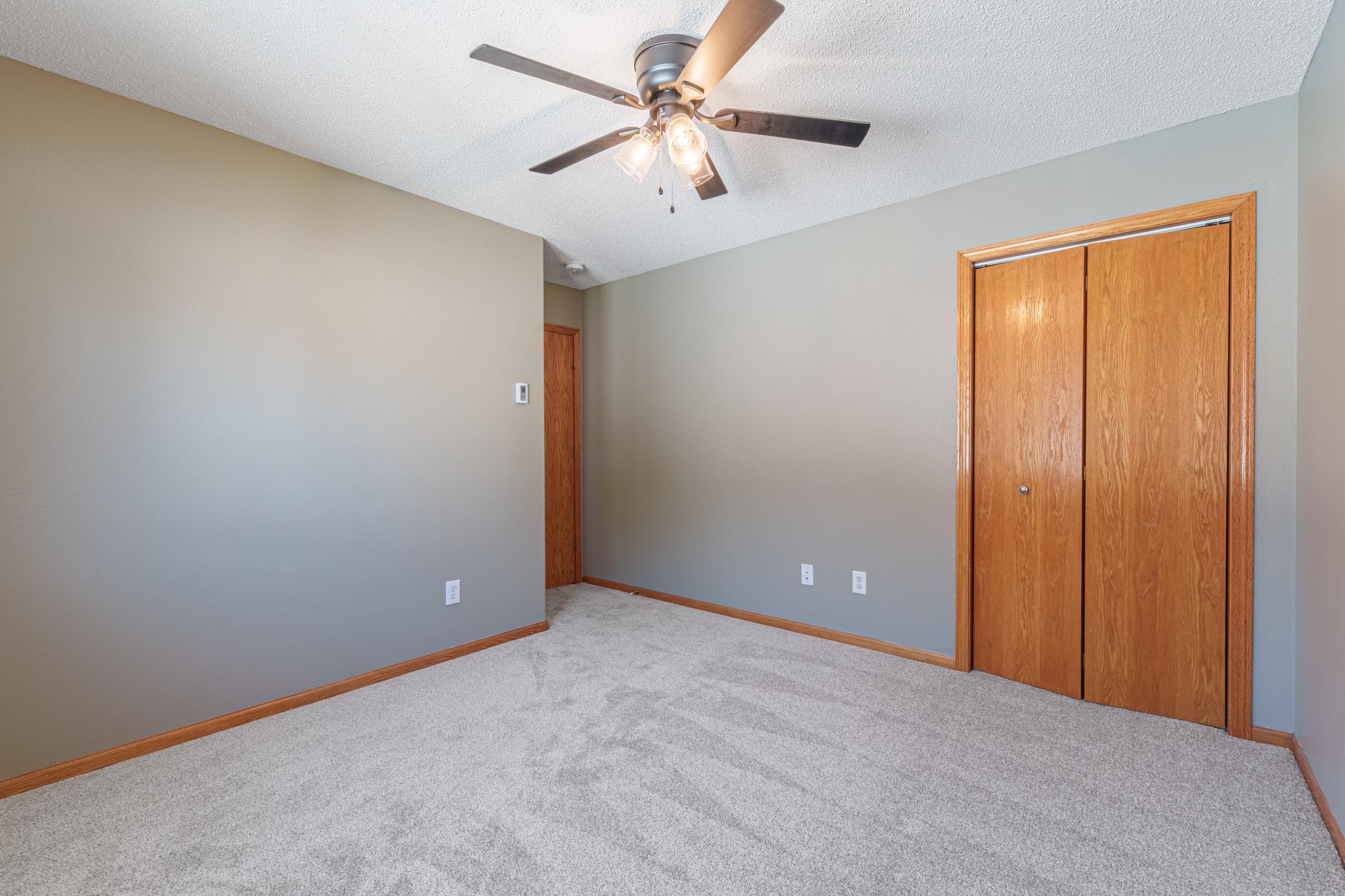 1995 twin home for sale at 2017 32nd Avenue S in Fargo, ND — 3 bed, 2 bath (photo 14 of 21)