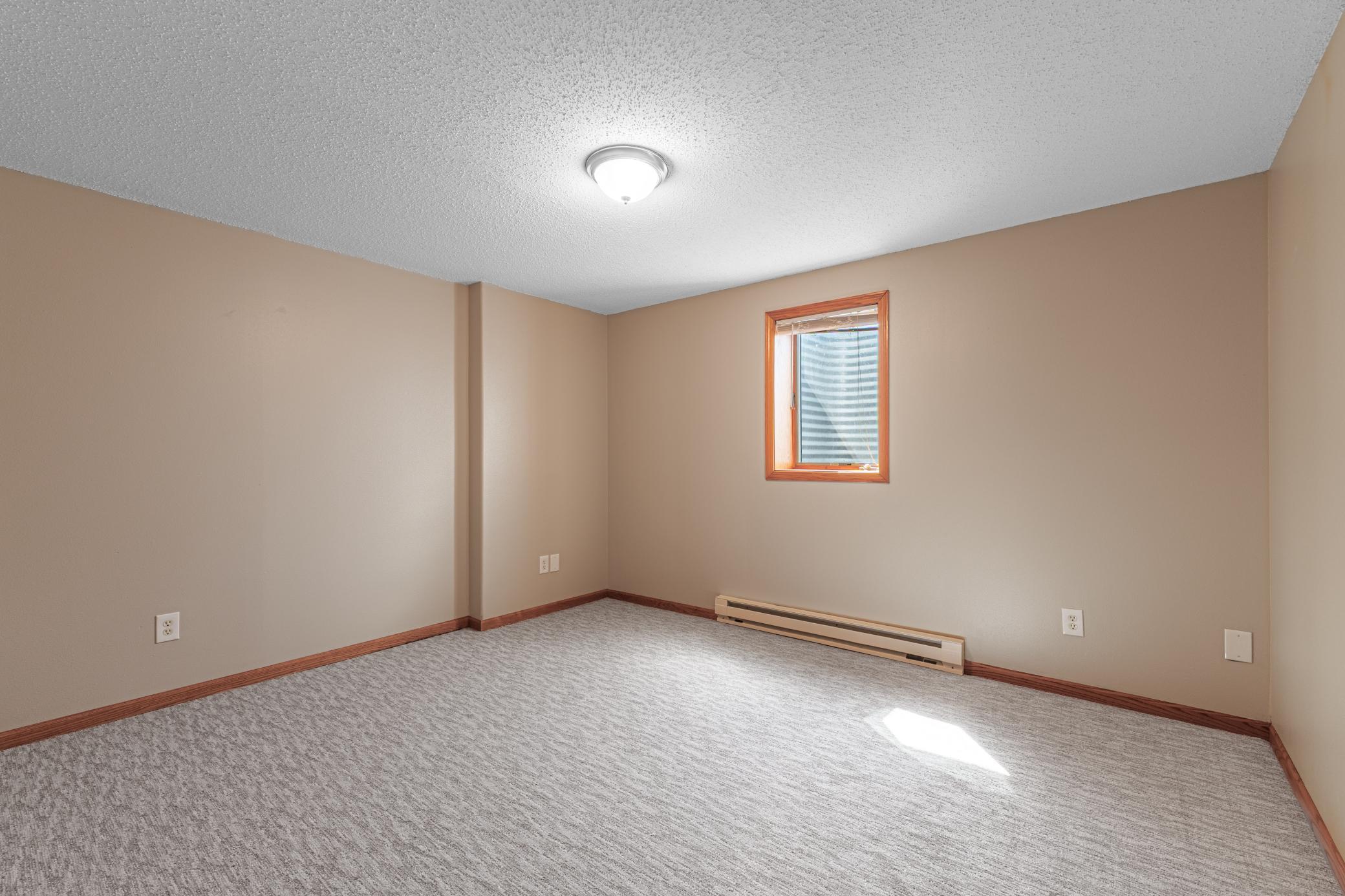 1995 twin home for sale at 2017 32nd Avenue S in Fargo, ND — 3 bed, 2 bath (photo 18 of 21)