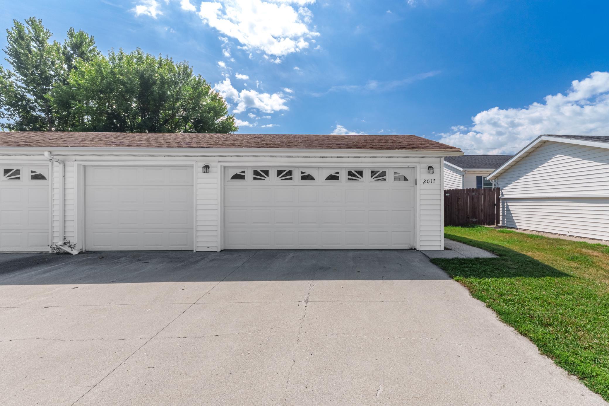 1995 twin home for sale at 2017 32nd Avenue S in Fargo, ND — 3 bed, 2 bath (photo 3 of 21)