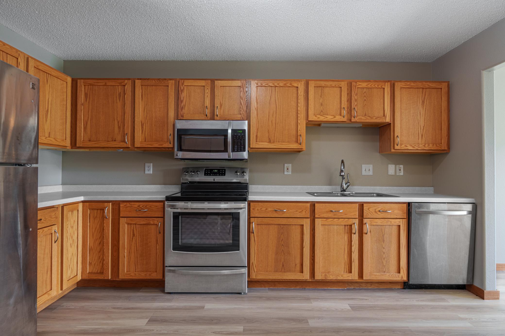 1995 twin home for sale at 2017 32nd Avenue S in Fargo, ND — 3 bed, 2 bath (photo 5 of 21)