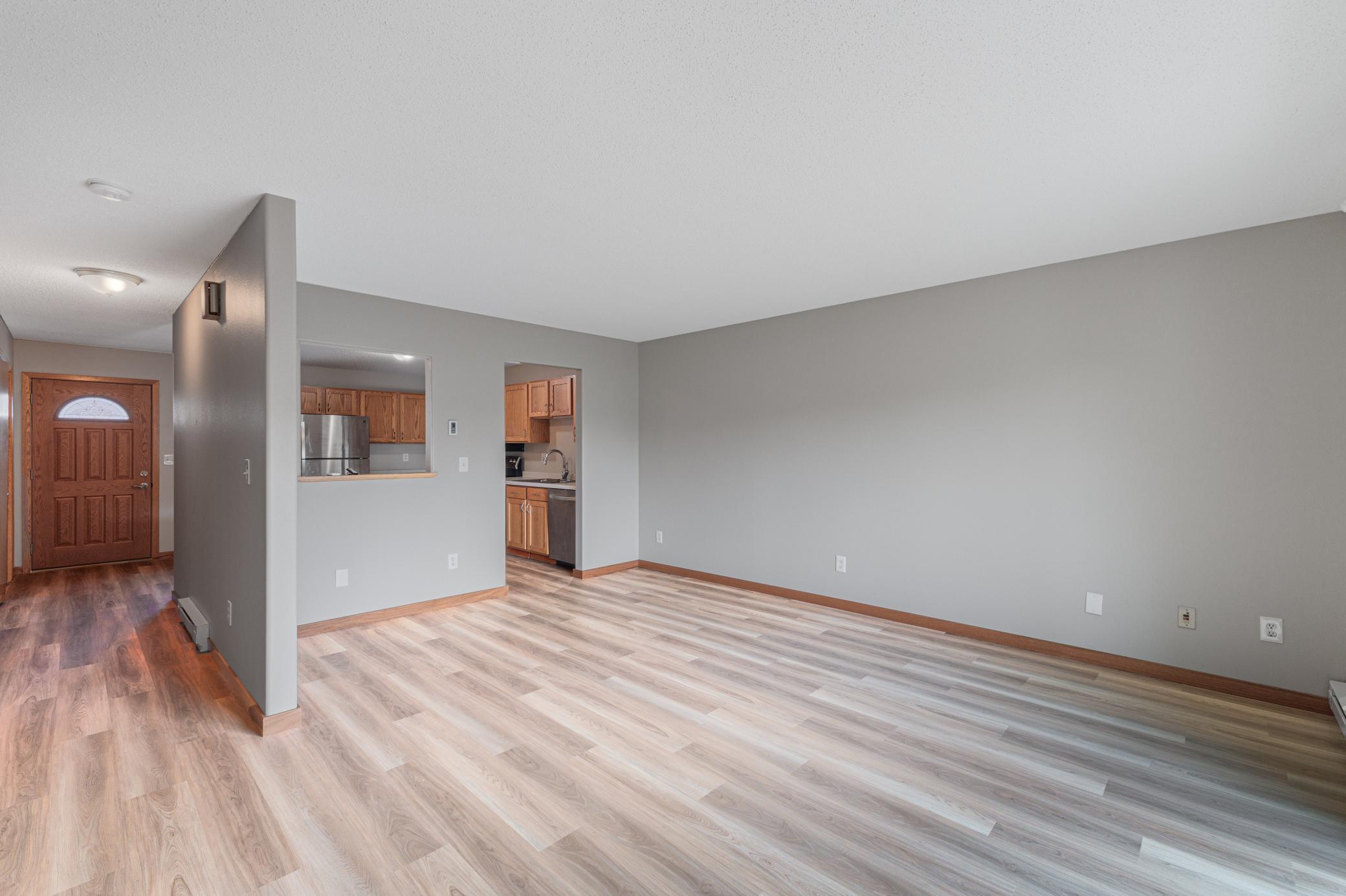 1995 twin home for sale at 2017 32nd Avenue S in Fargo, ND — 3 bed, 2 bath (photo 8 of 21)