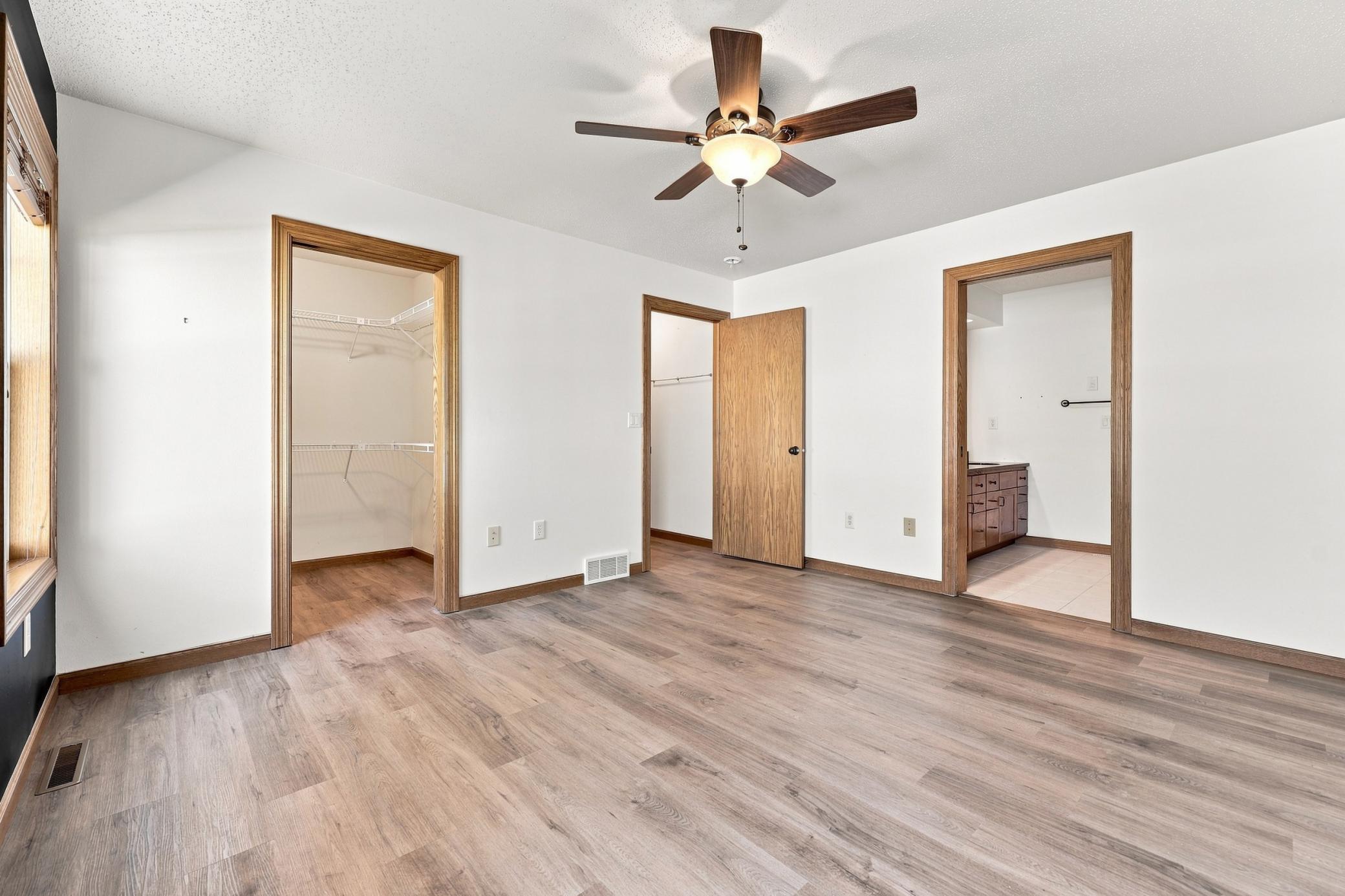 2004 single family home for sale at 220 15th Avenue Way in West Fargo, ND — 2 bed, 2 bath (photo 15 of 25)