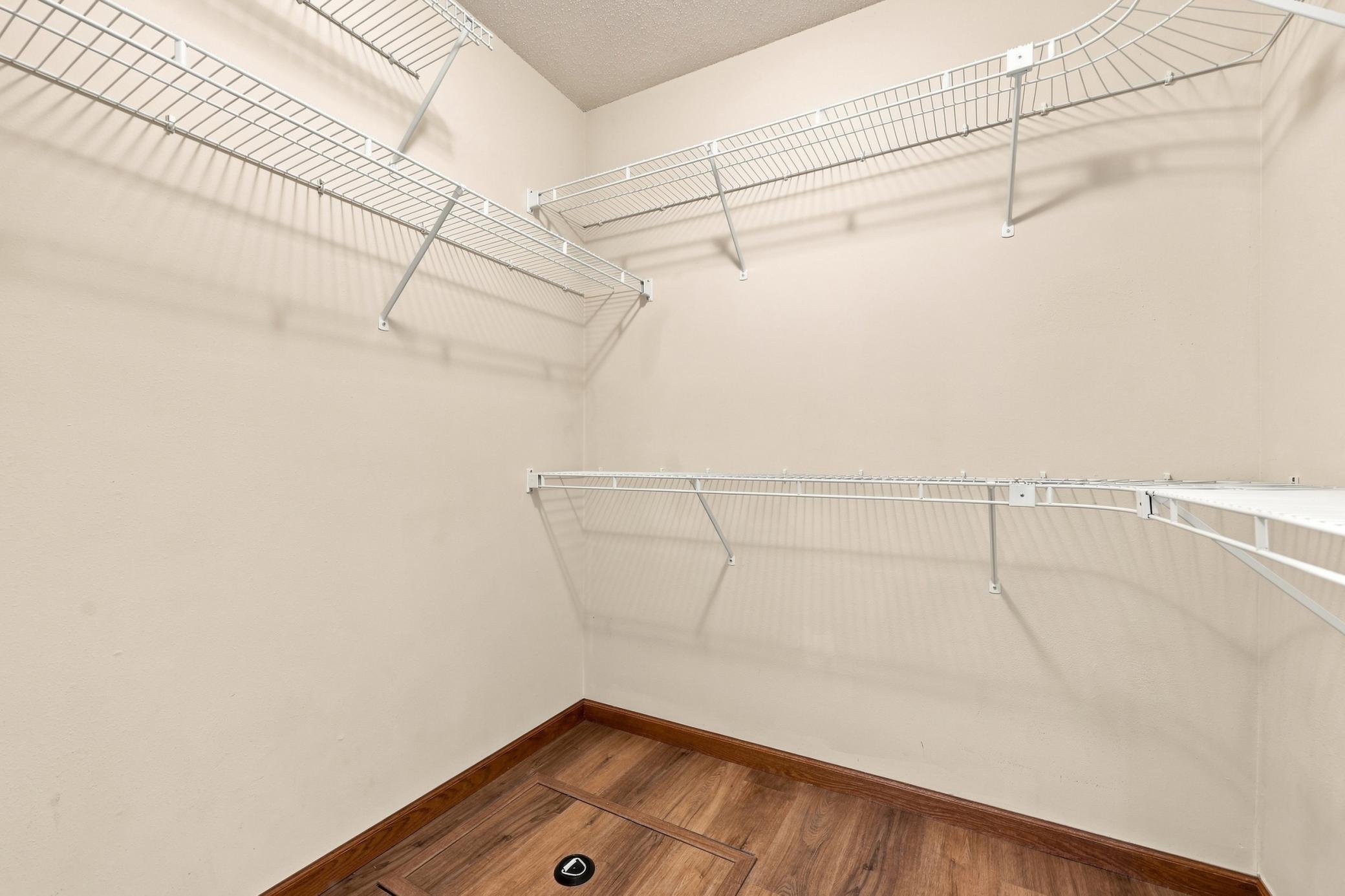2004 single family home for sale at 220 15th Avenue Way in West Fargo, ND — 2 bed, 2 bath (photo 17 of 25)