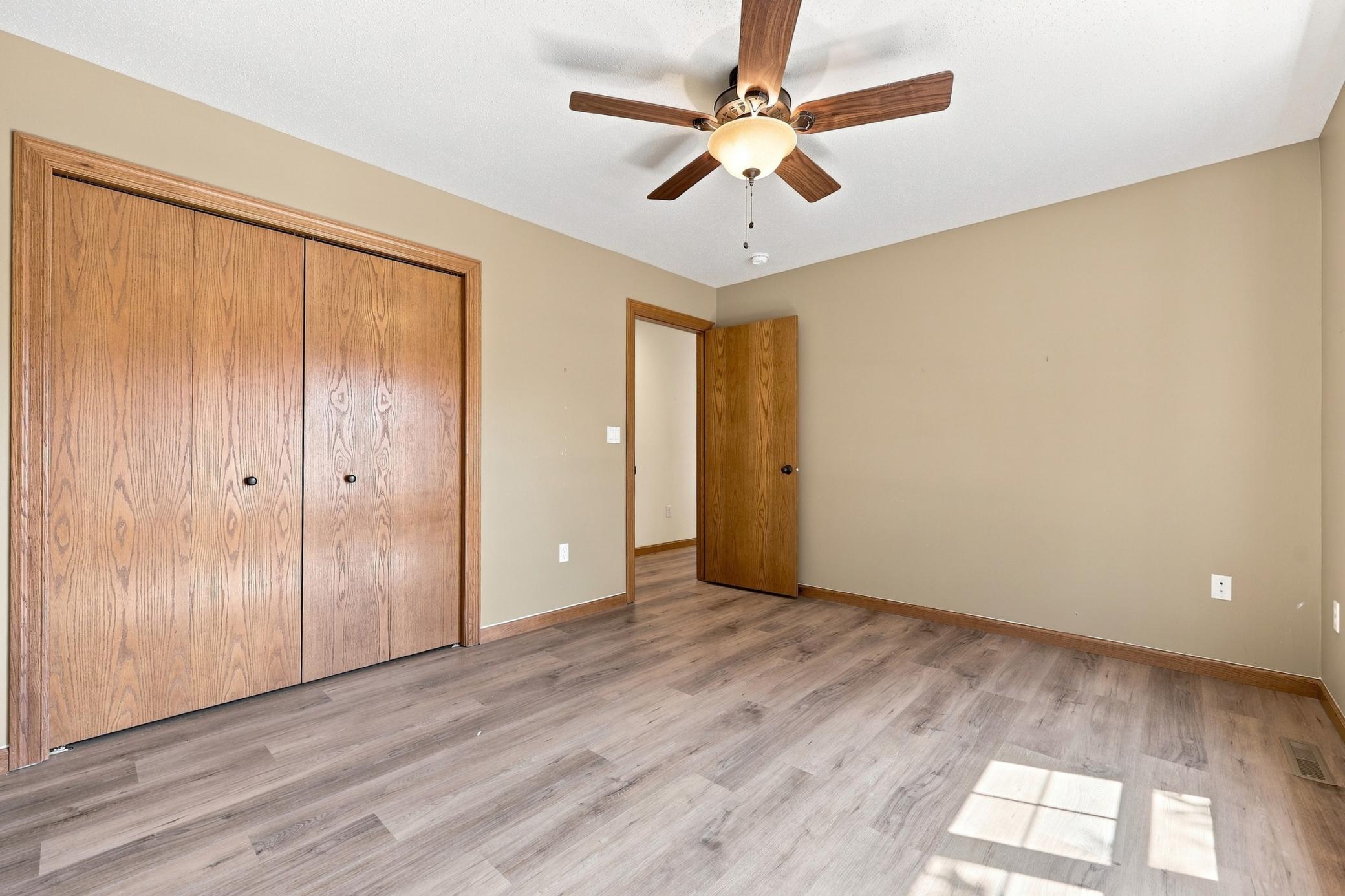2004 single family home for sale at 220 15th Avenue Way in West Fargo, ND — 2 bed, 2 bath (photo 19 of 25)