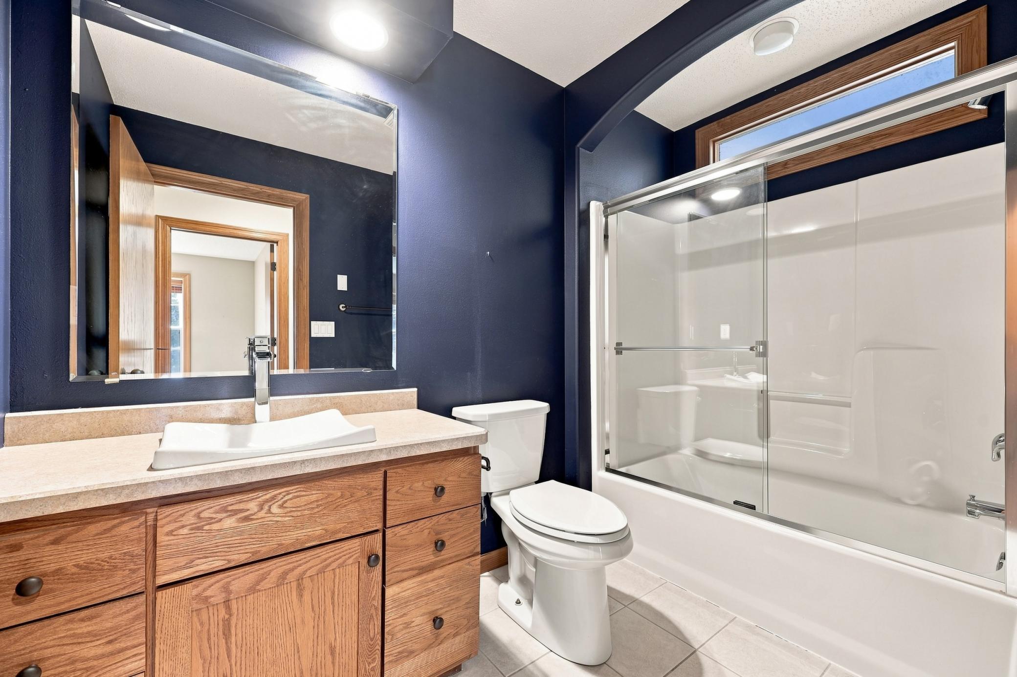 2004 single family home for sale at 220 15th Avenue Way in West Fargo, ND — 2 bed, 2 bath (photo 20 of 25)