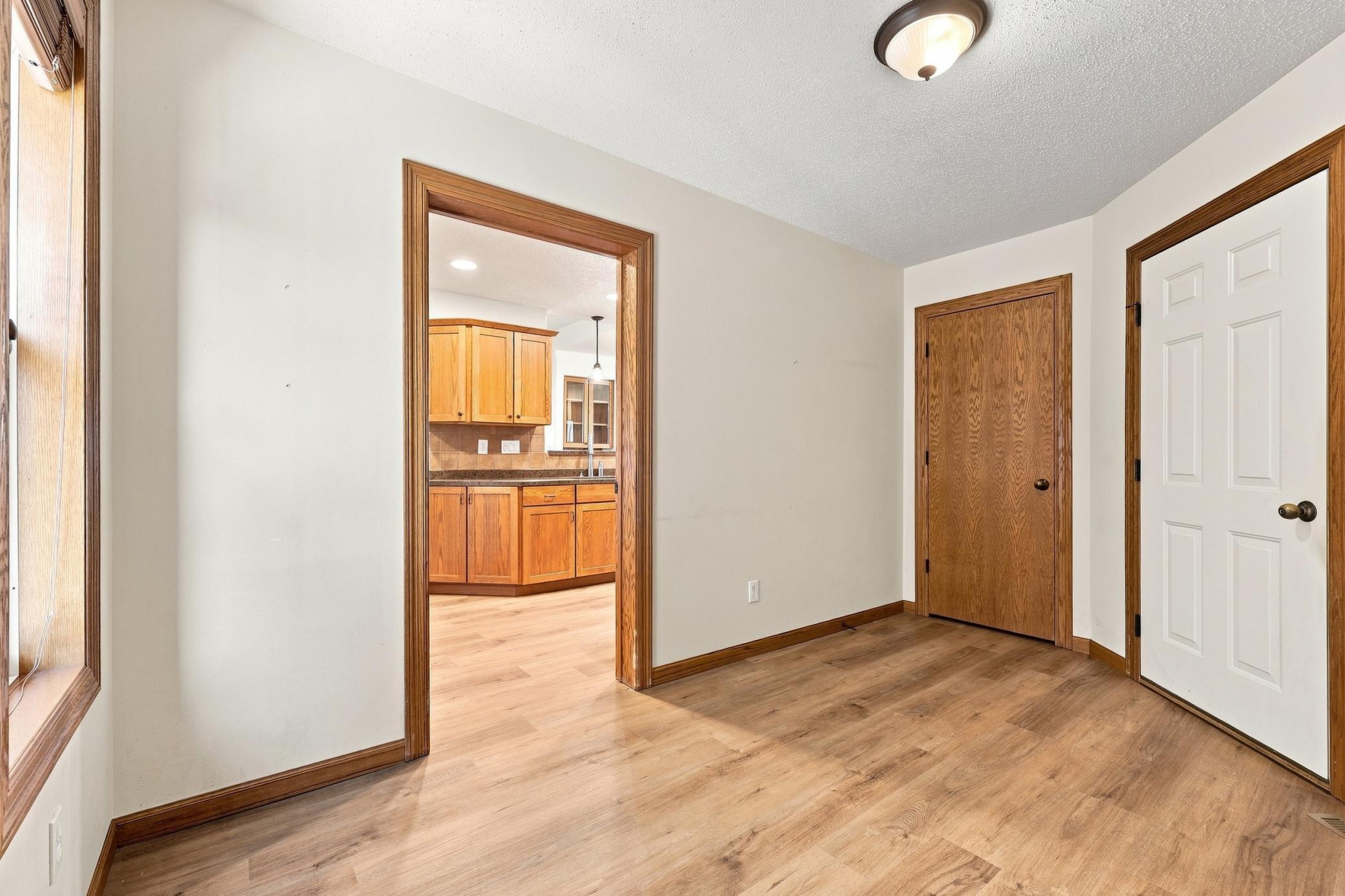 2004 single family home for sale at 220 15th Avenue Way in West Fargo, ND — 2 bed, 2 bath (photo 21 of 25)