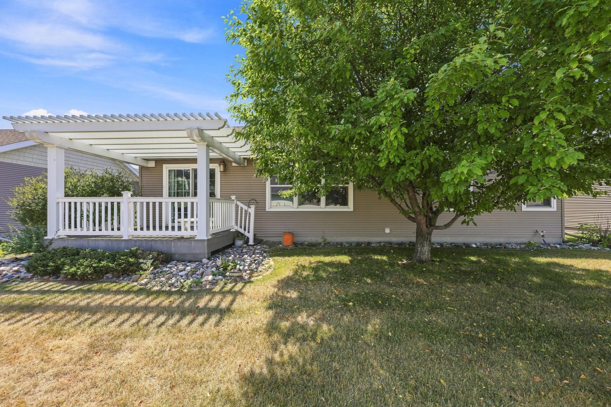 2004 single family home for sale at 220 15th Avenue Way in West Fargo, ND — 2 bed, 2 bath (photo 24 of 25)